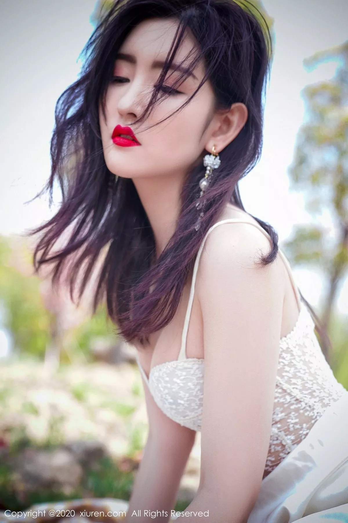 秀人集.com_[XiuRen秀人网]No.2297_嫩模沈梦瑶外景吊裙主题草地上半脱裙子真空露火辣身材诱惑写真55P