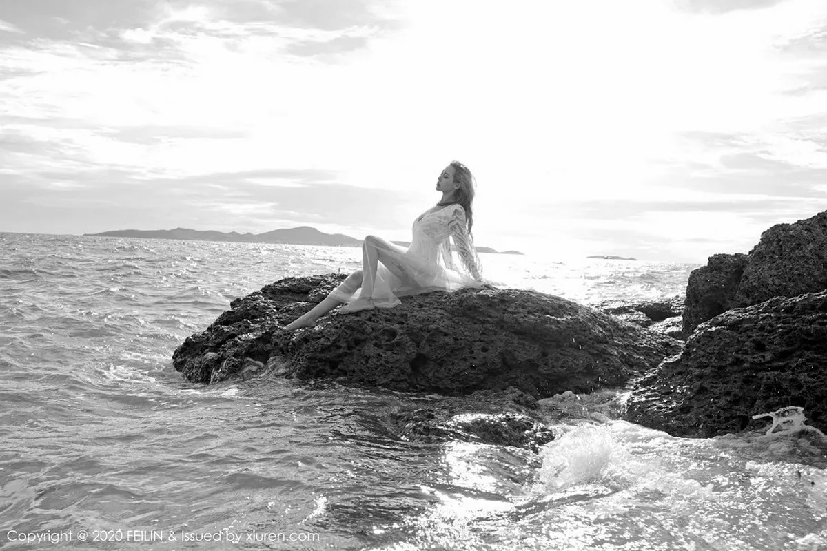 秀人集.com_[FeiLin嗲囡囡]VOL.236_嫩模晗大大Via私房黑色内衣+户外比基尼秀苗条身材性感写真106P