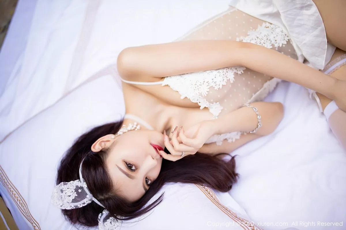 秀人集.com_[XiuRen秀人网]No.2301_女神杨晨晨sugar私房精致镂空吊裙主题极致丝袜配丁字裤诱惑写真72P