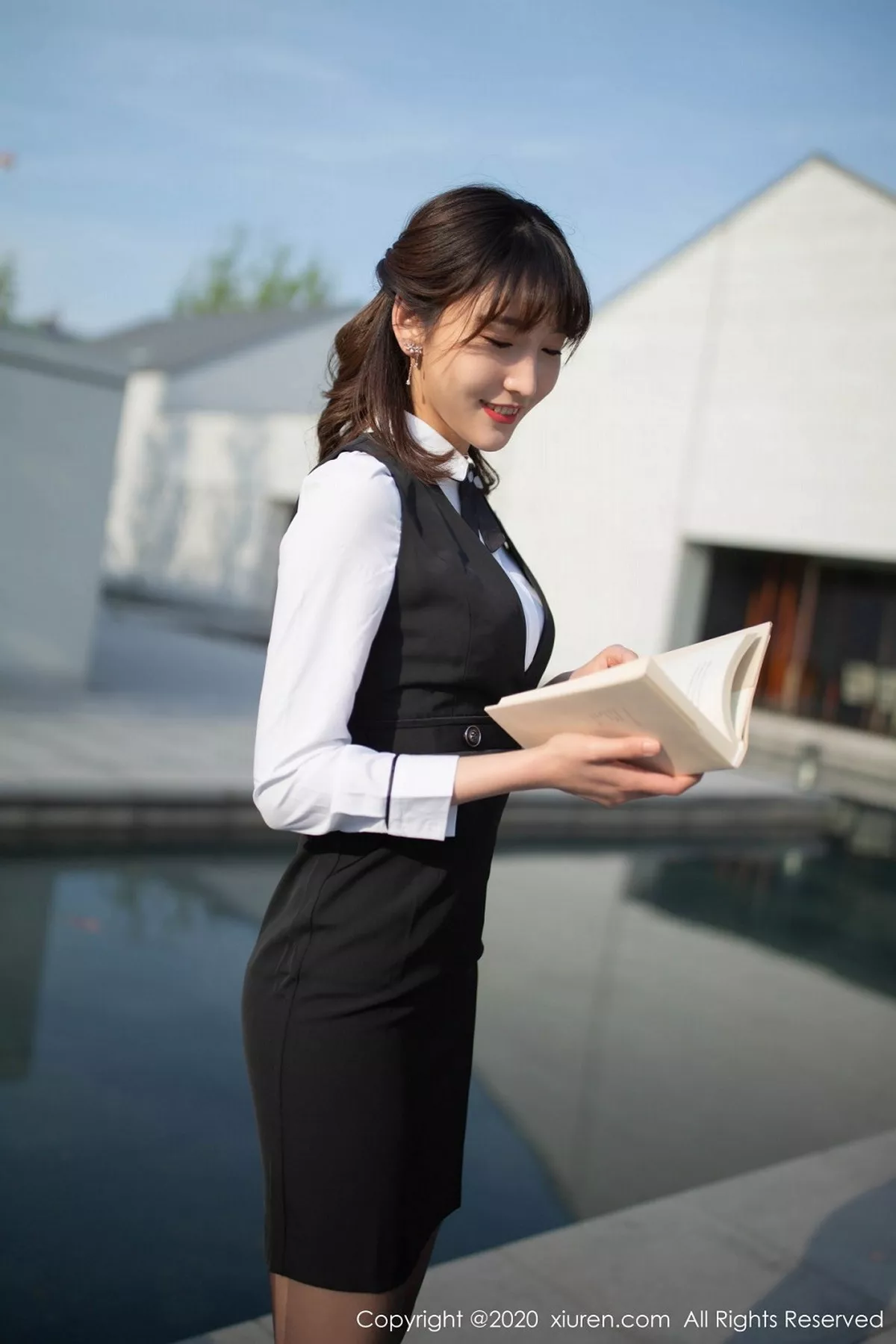 秀人集.com_[XiuRen秀人网]No.2312_嫩模陆萱萱乌镇+太湖旅拍前台经理主题黑丝裤袜秀翘臀诱惑写真72P