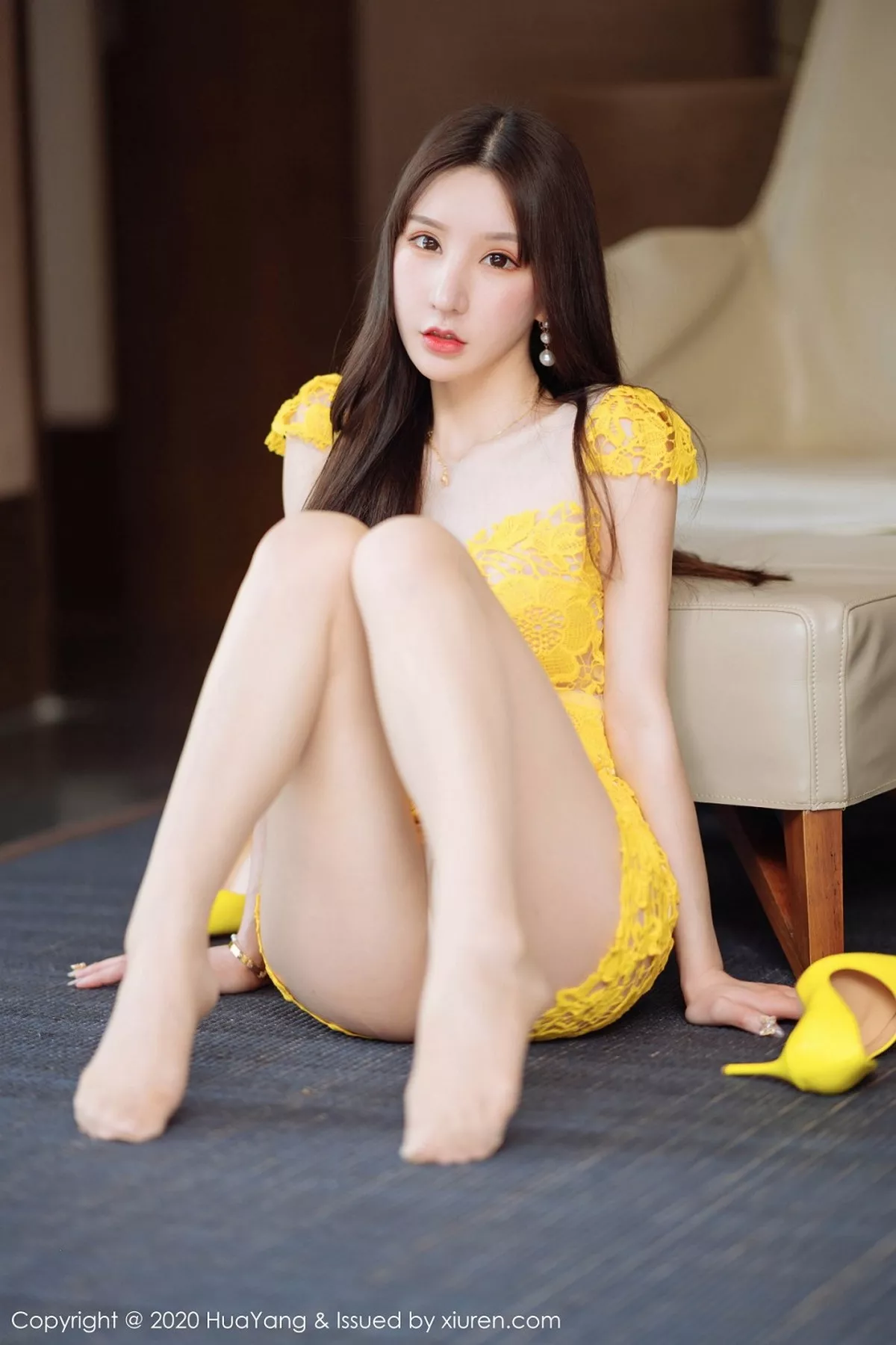 秀人集.com_[HuaYang花漾]Vol.253_女神周于希Sandy三亚旅拍黄色镂空短裙秀火辣身材诱惑写真61P