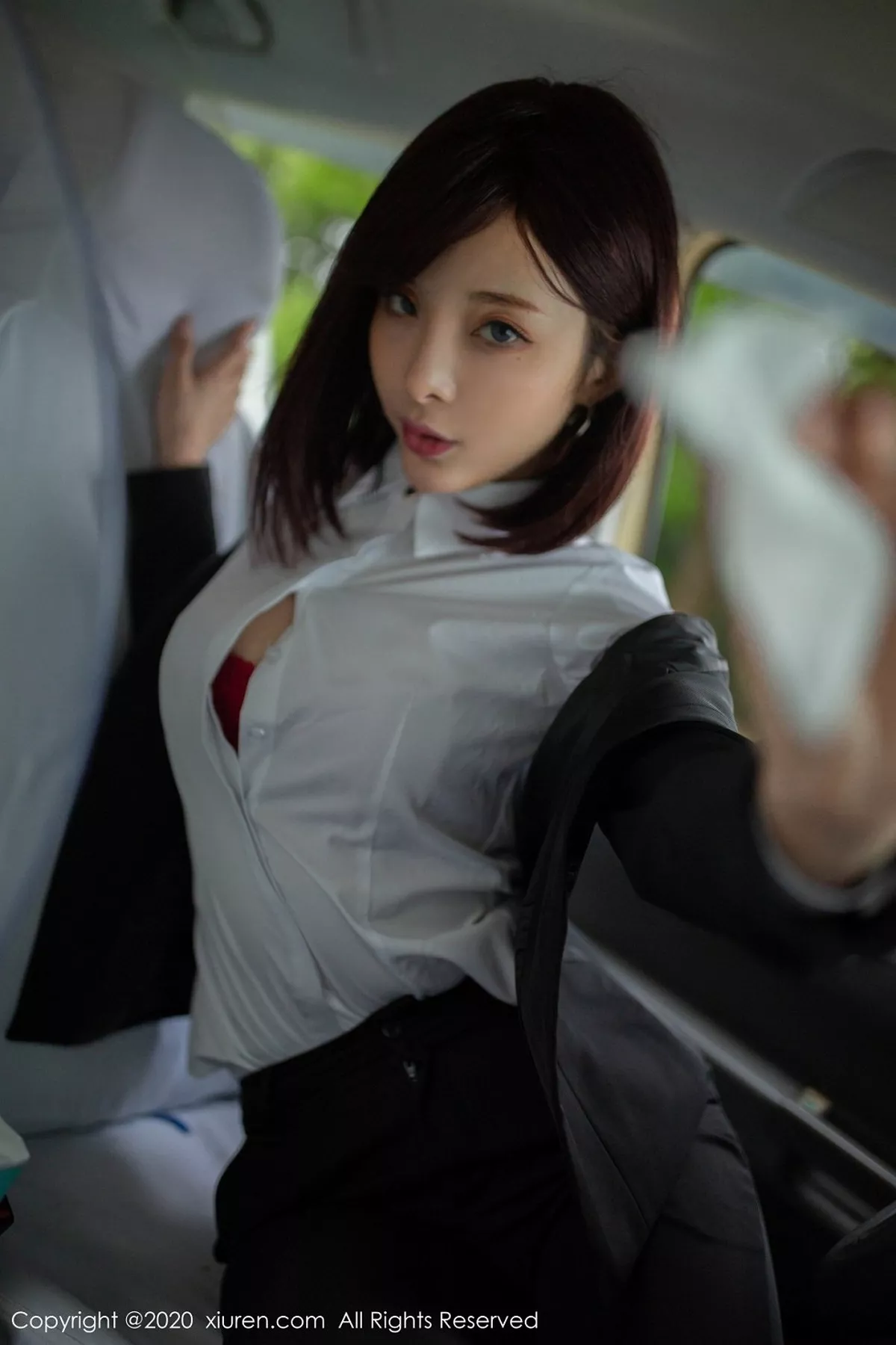 秀人集.com_[XiuRen秀人网]No.2322_嫩模陈小喵出租车司机主题车拍系列红色内衣配无内灰丝诱惑写真76P