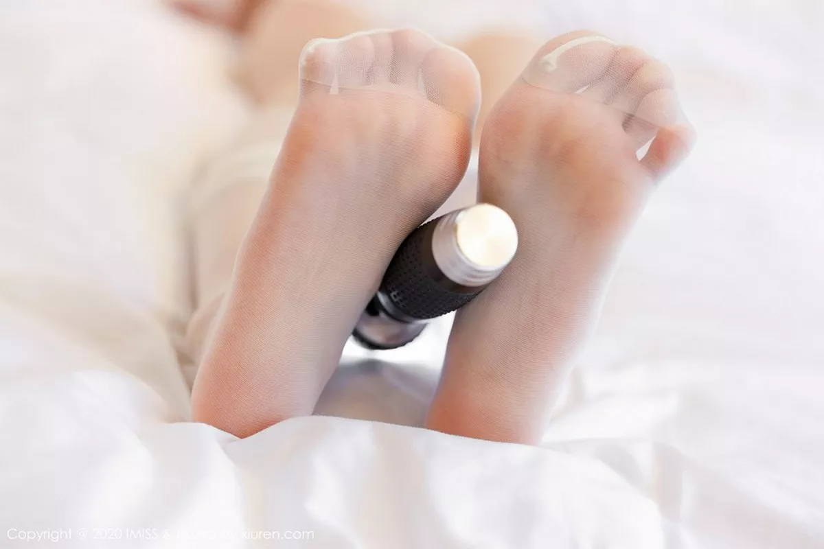 秀人集.com_[IMISS爱蜜社]Vol.482_嫩模九月生私房床上超薄肉丝裤袜透视秀蕾丝内裤诱惑写真117P