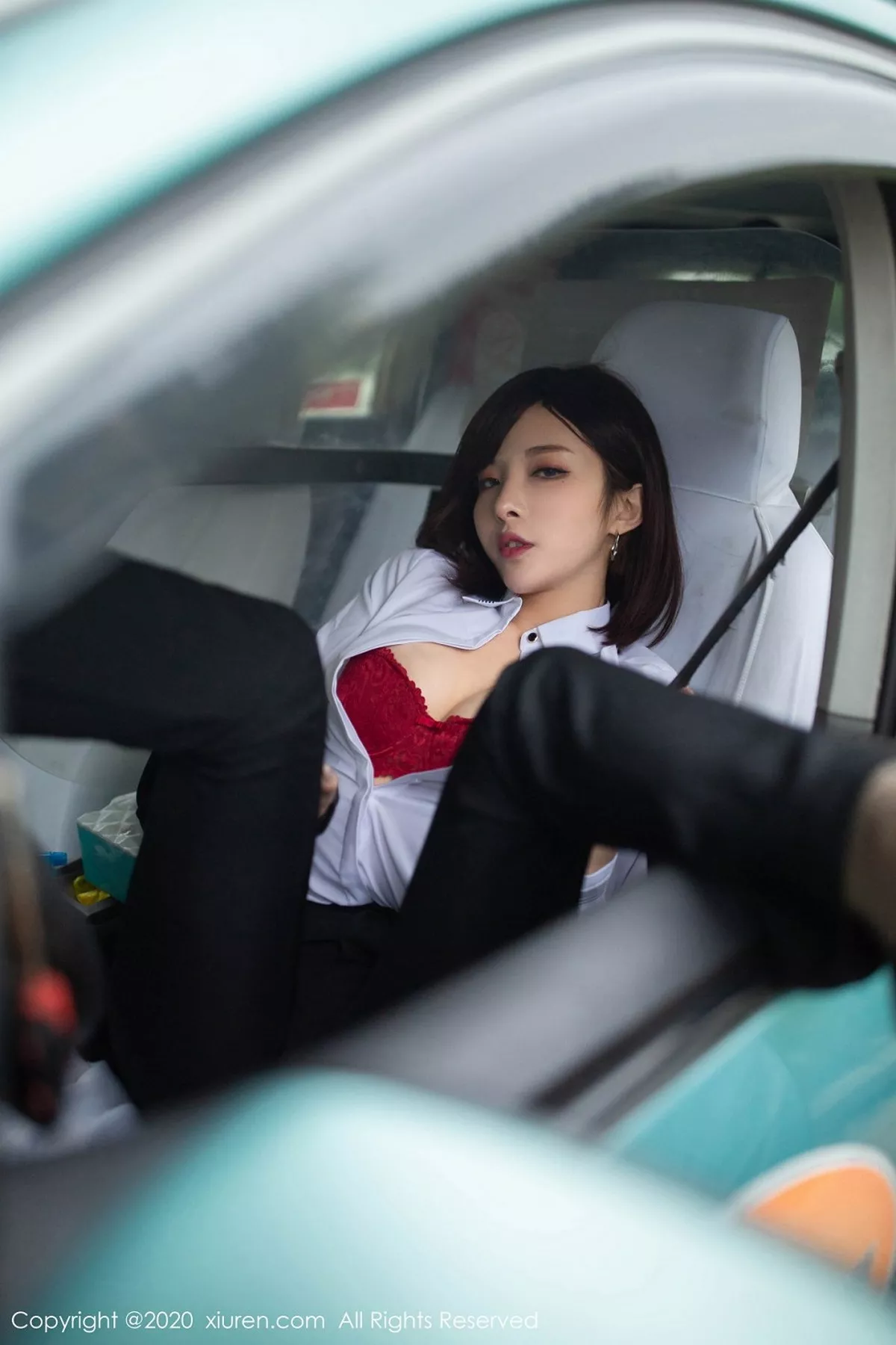 秀人集.com_[XiuRen秀人网]No.2322_嫩模陈小喵出租车司机主题车拍系列红色内衣配无内灰丝诱惑写真76P