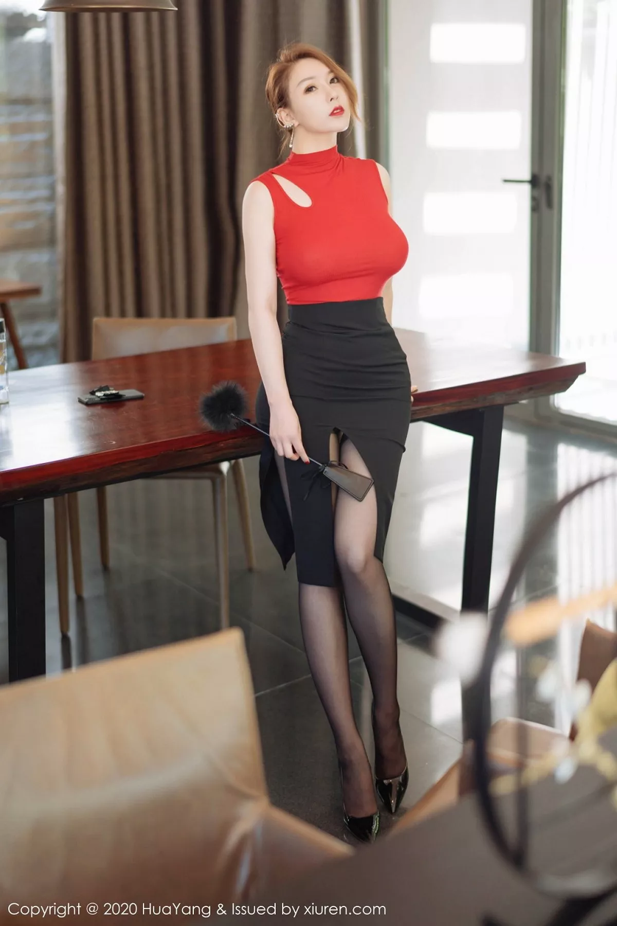 秀人集.com_[HuaYang花漾]Vol.254_女神Egg-尤妮丝三亚旅拍黑短裙配黑丝袜秀完美身材诱惑写真53P