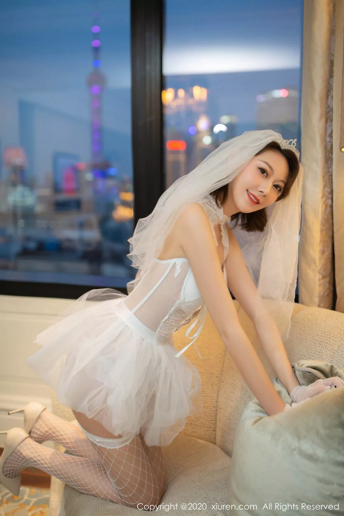 秀人集.com_[XiuRen秀人网]No.2328_气质女神艺轩唯美曼妙婚纱主题私房床上吊带白丝渔网诱惑写真76P