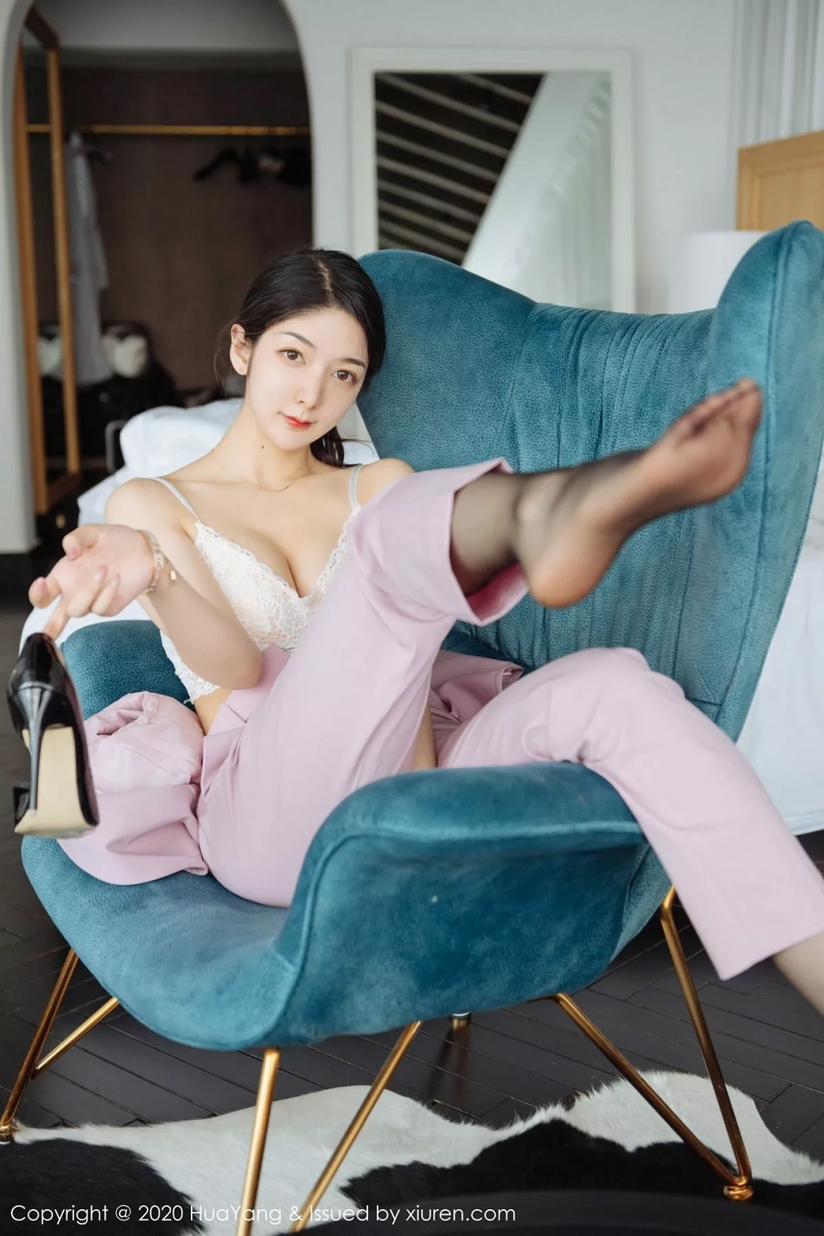 秀人集.com_[HuaYang花漾]Vol.255_女神Angela小热巴云南旅拍白色蕾丝内衣配开档黑丝诱惑写真60P