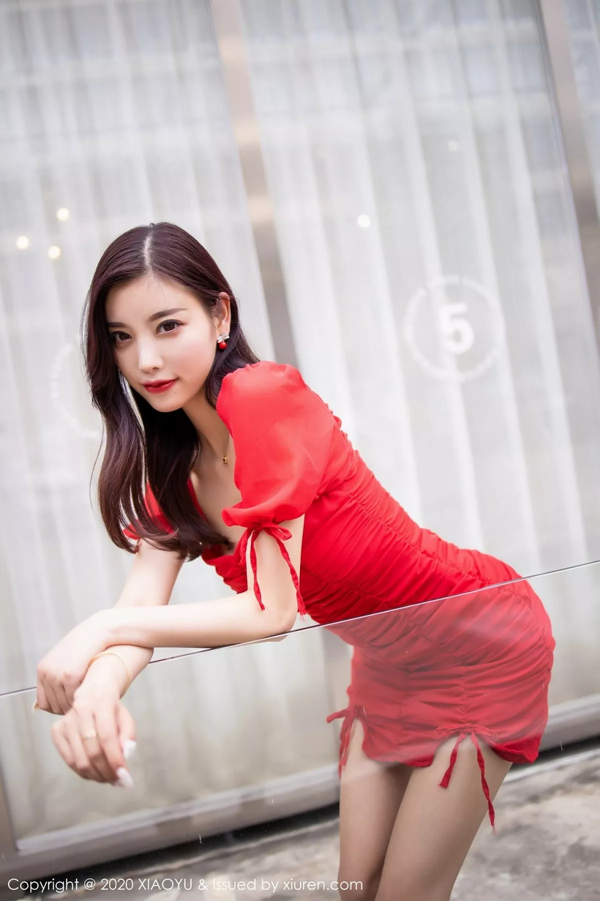 秀人集.com_[XiaoYu画语界]Vol.326_女神杨晨晨sugar街拍主题鲜艳红裙秀完美身材动人写真73P