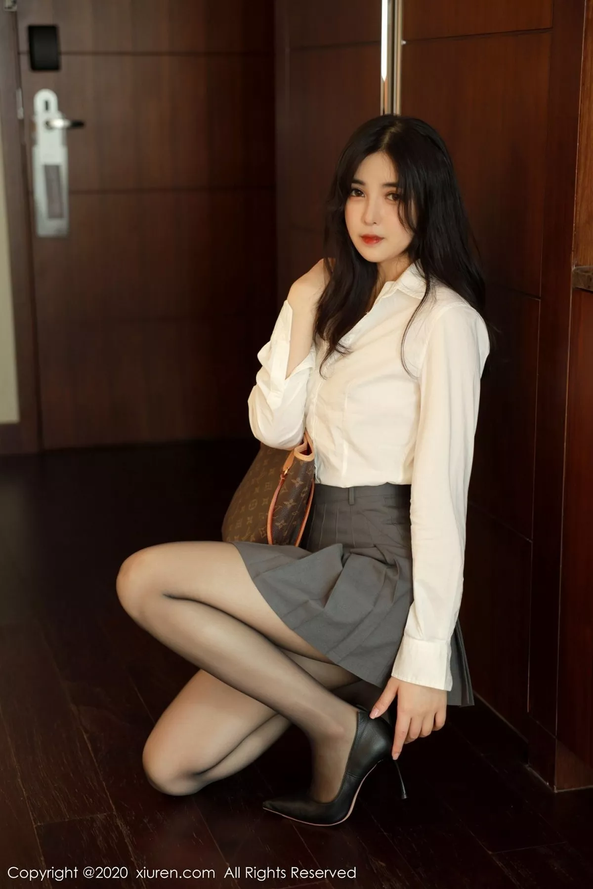 秀人集.com_[XiuRen秀人网]No.2330_嫩模韩静安私房性感白衬衣配短裙黑丝裤袜秀完美身材性感写真40P