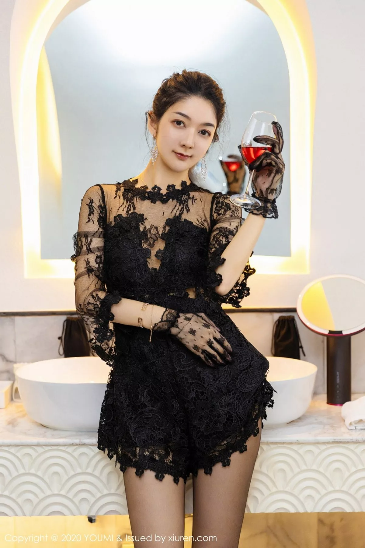 秀人集.com_[YouMi尤蜜荟]Vol.487_女神Angela小热巴大理旅拍性感内衣配开档肉丝裤袜诱惑写真66P