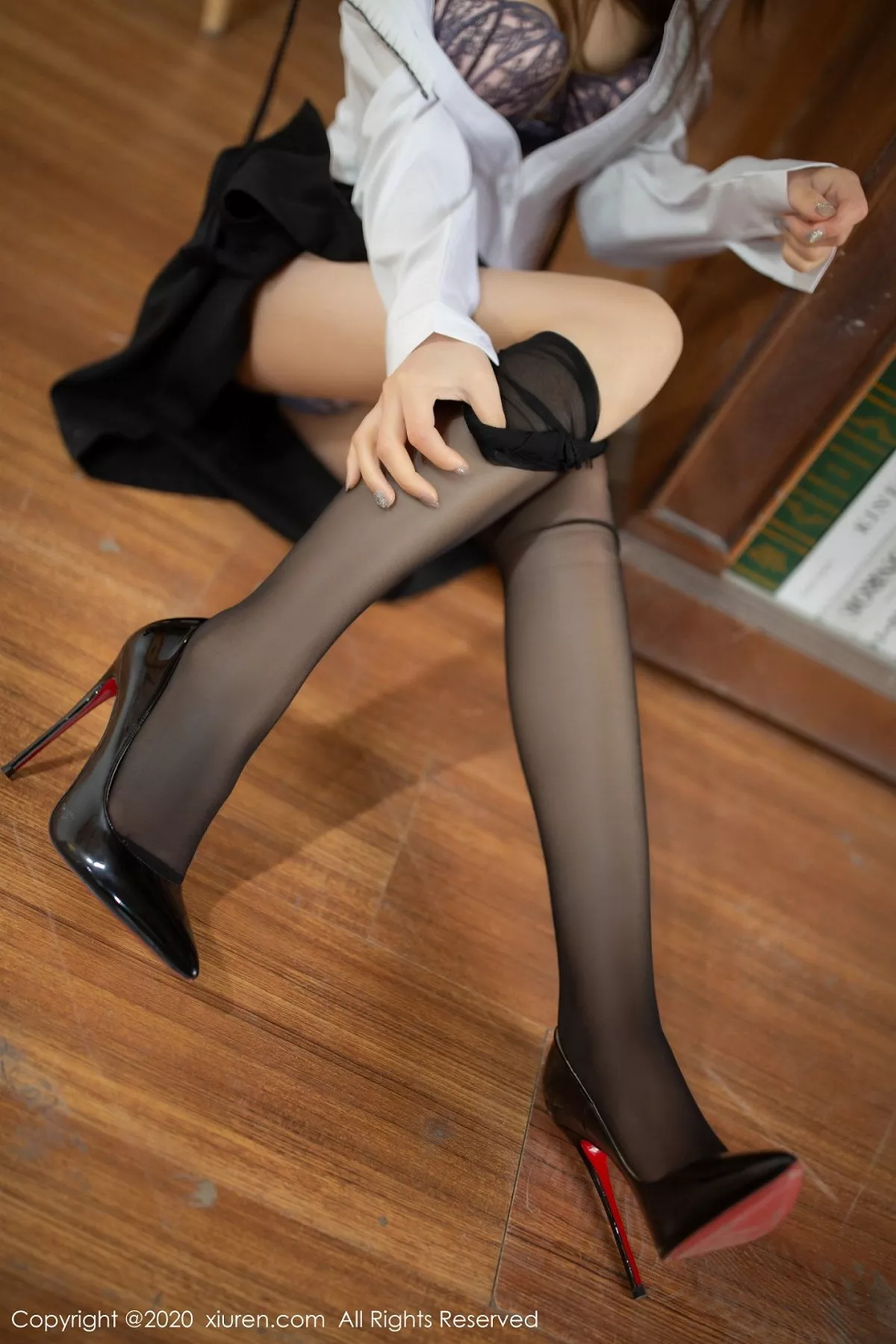 秀人集.com_[XiuRen秀人网]No.2338_嫩模夏诗雯Sally乌镇旅拍图书馆主题黑吊裙配黑丝裤袜诱惑写真68P