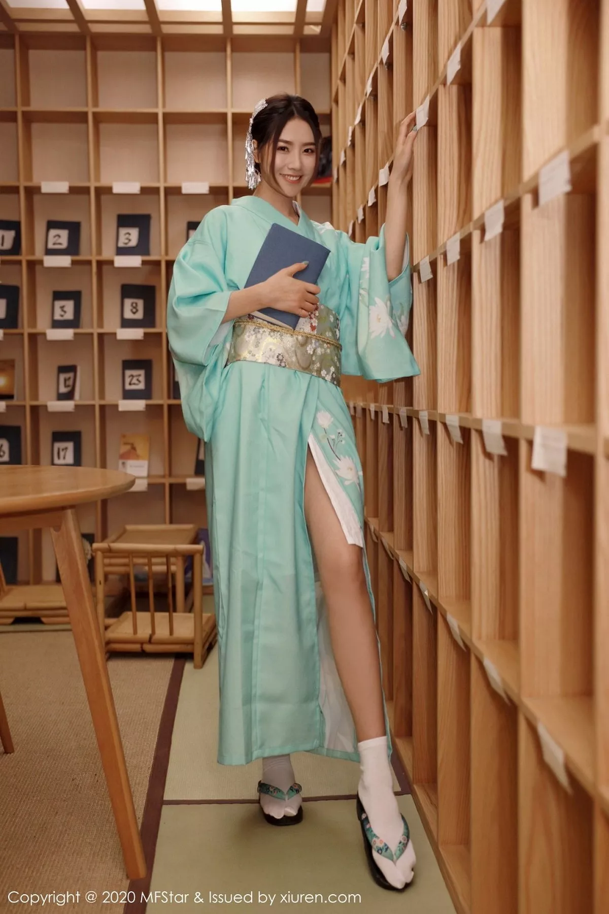 秀人集.com_[MFStar模范学院]Vol.332_嫩模方子萱私房床上日系和服半脱秀完美身材诱惑写真71P