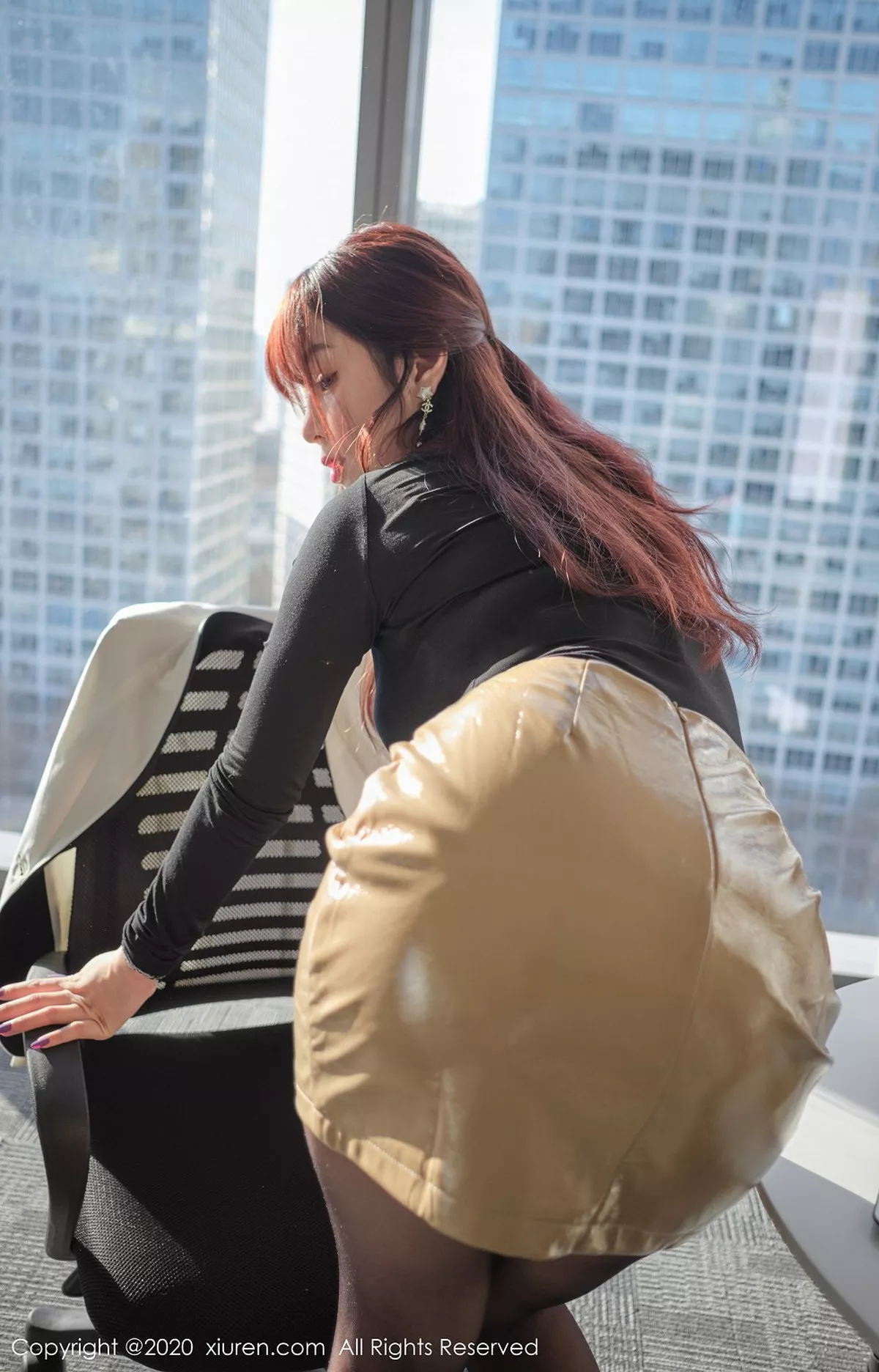 秀人集.com_[XiuRen秀人网]No.2259_女神王雨纯阳光窗台秘书制服主题黑丝裤袜秀透视内裤诱惑写真56P