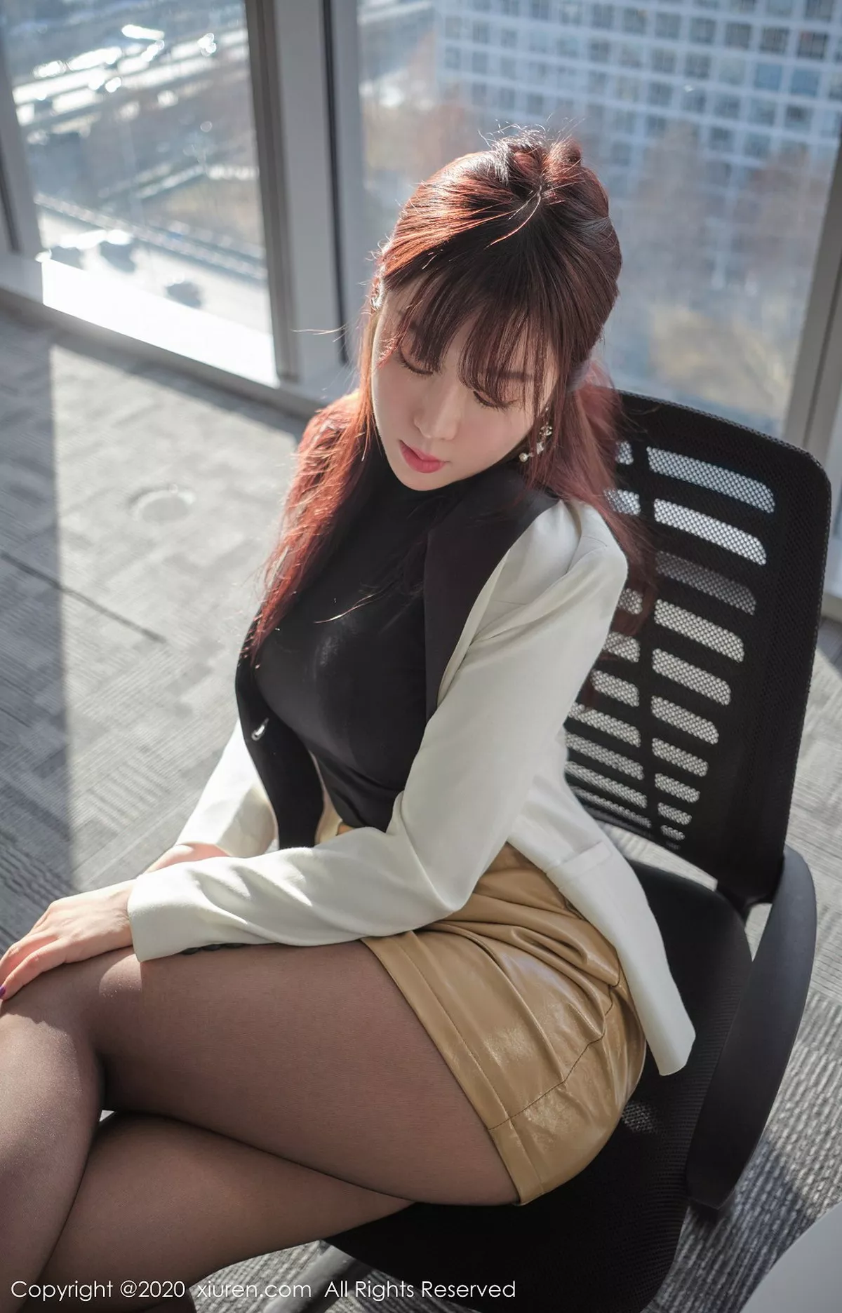 秀人集.com_[XiuRen秀人网]No.2259_女神王雨纯阳光窗台秘书制服主题黑丝裤袜秀透视内裤诱惑写真56P