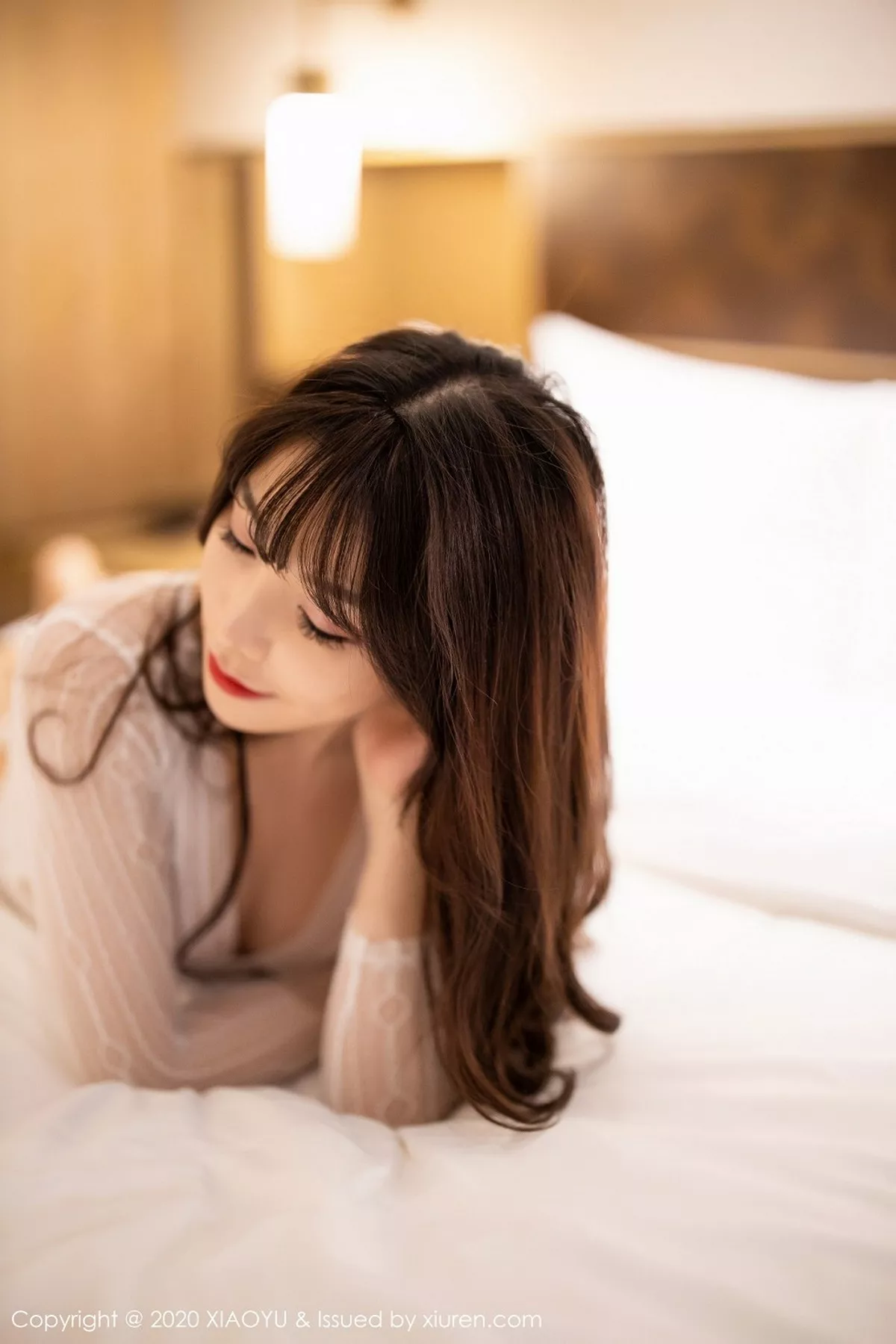 秀人集.com_[XiaoYu画语界]Vol.329_女神芝芝Booty私房脱牛仔短裤黑丝渔网秀翘臀极致诱惑写真74P