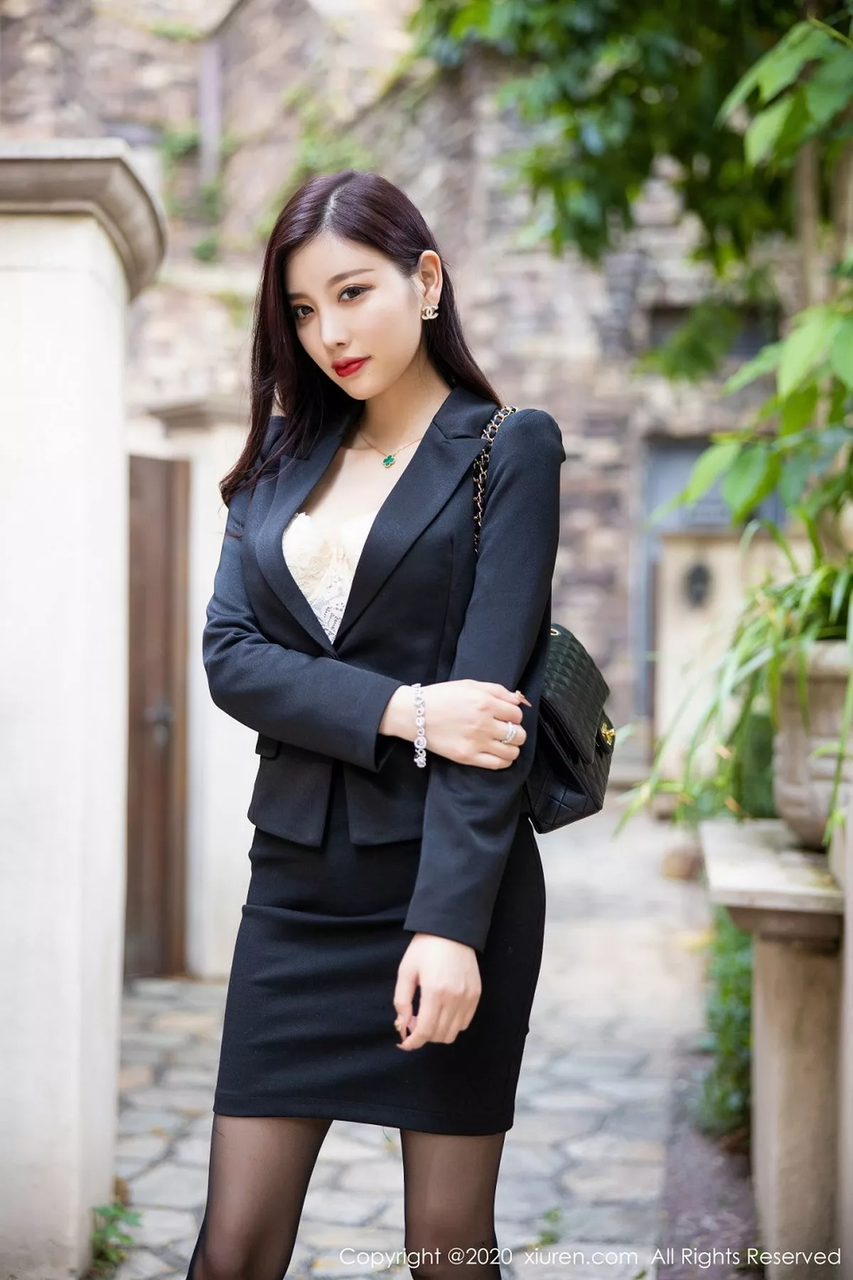 秀人集.com_[XiuRen秀人网]No.2347_女神杨晨晨sugar职场西装主题白色内衣配黑丝裤袜极致魅惑写真73P