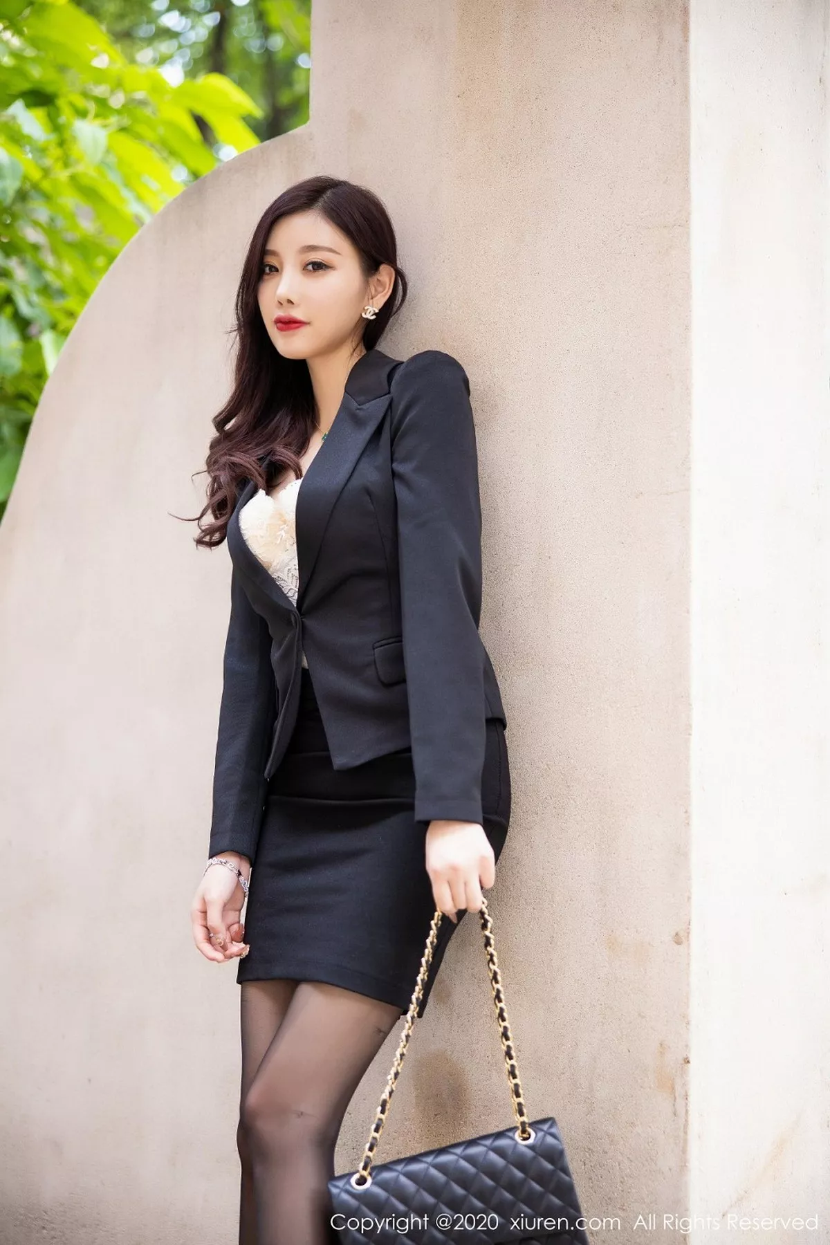 秀人集.com_[XiuRen秀人网]No.2347_女神杨晨晨sugar职场西装主题白色内衣配黑丝裤袜极致魅惑写真73P