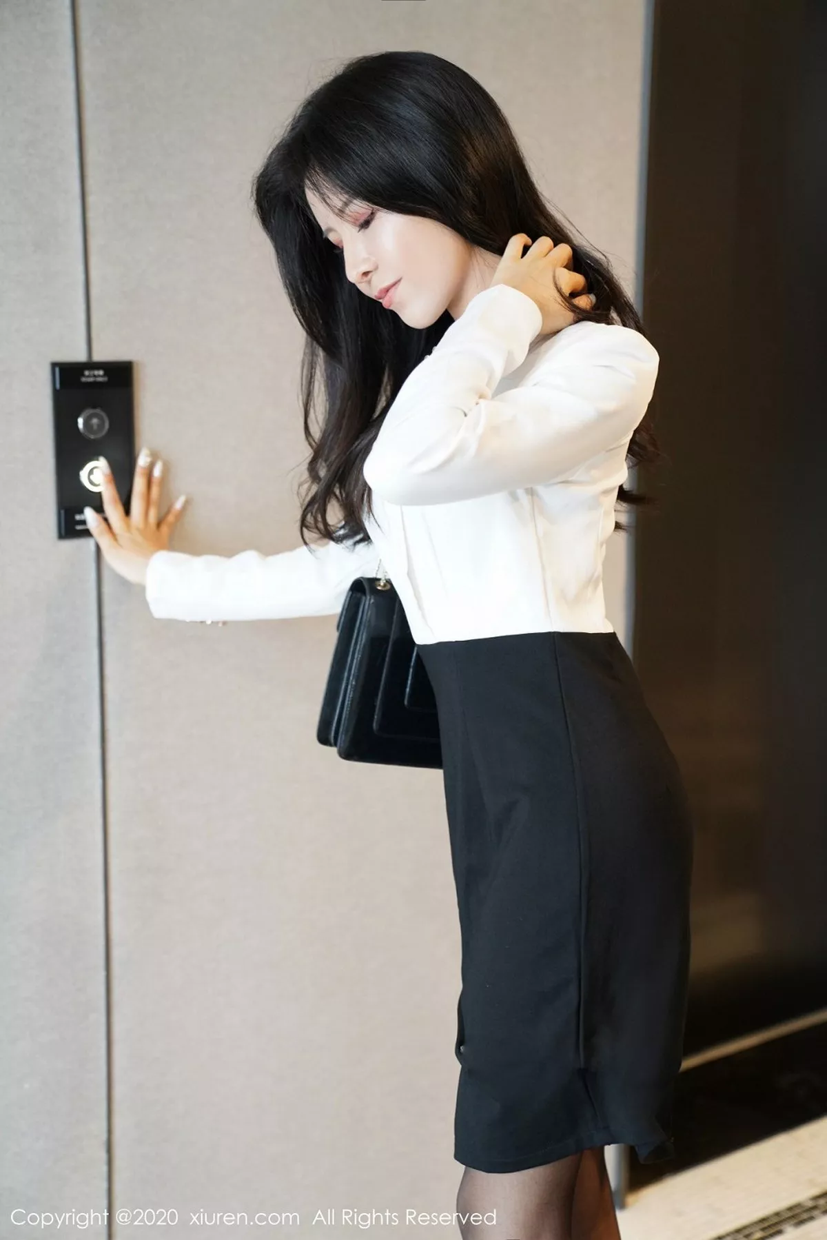 秀人集.com_[XiuRen秀人网]No.2346_嫩模奥莉经典职场秘书0L制服私房开档黑丝裤袜秀翘臀诱惑写真40P