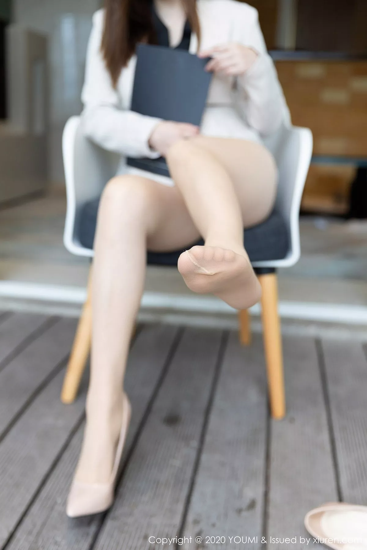 秀人集.com_[YouMi尤蜜荟]Vol.473_嫩模白茹雪Abby职场白西装黑衬衫半脱露肉丝裤袜诱惑写真52P