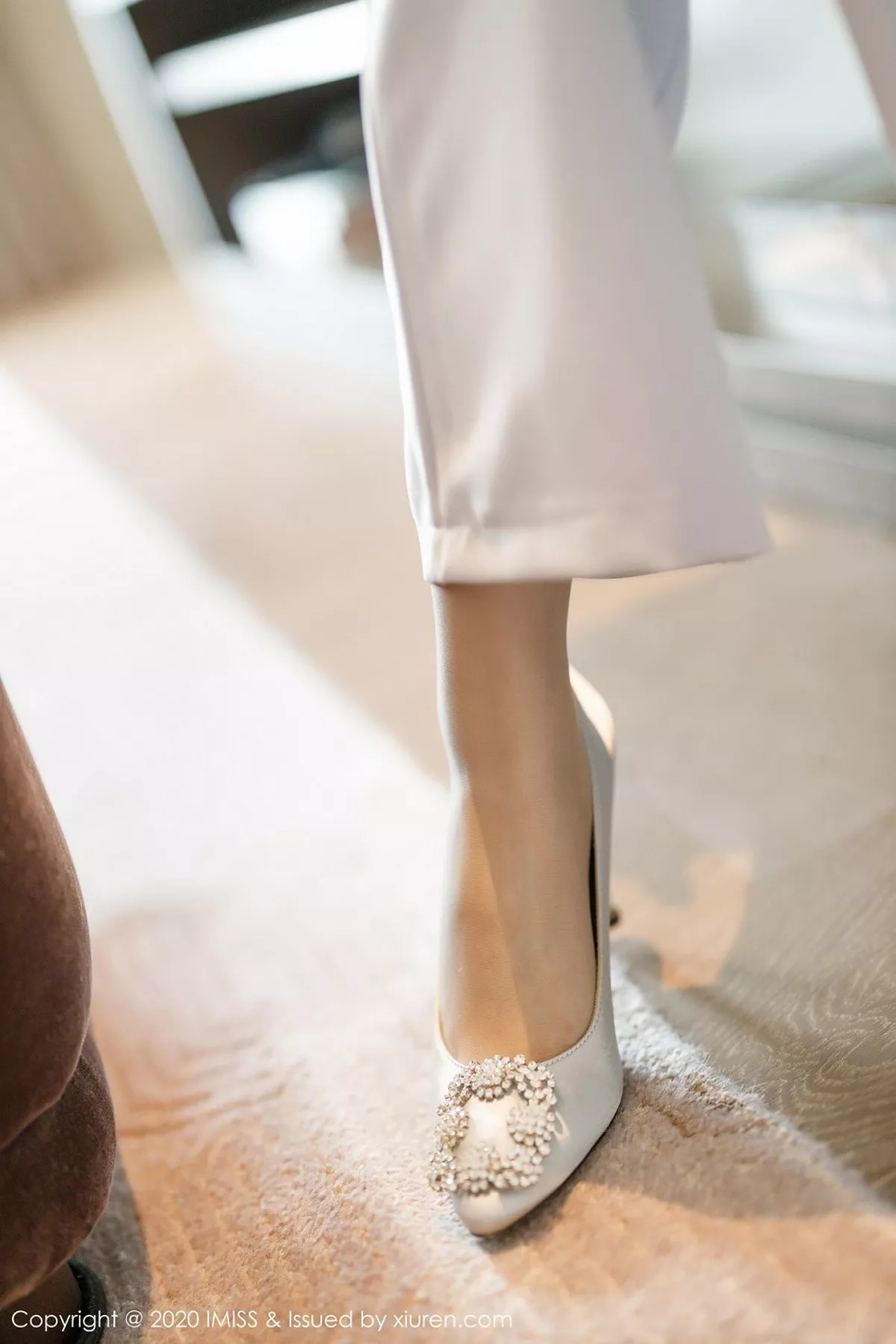 秀人集.com_[IMISS爱蜜社]Vol.483_女神@Angela小热巴飒爽干练西装半脱露性感内衣诱惑写真58P