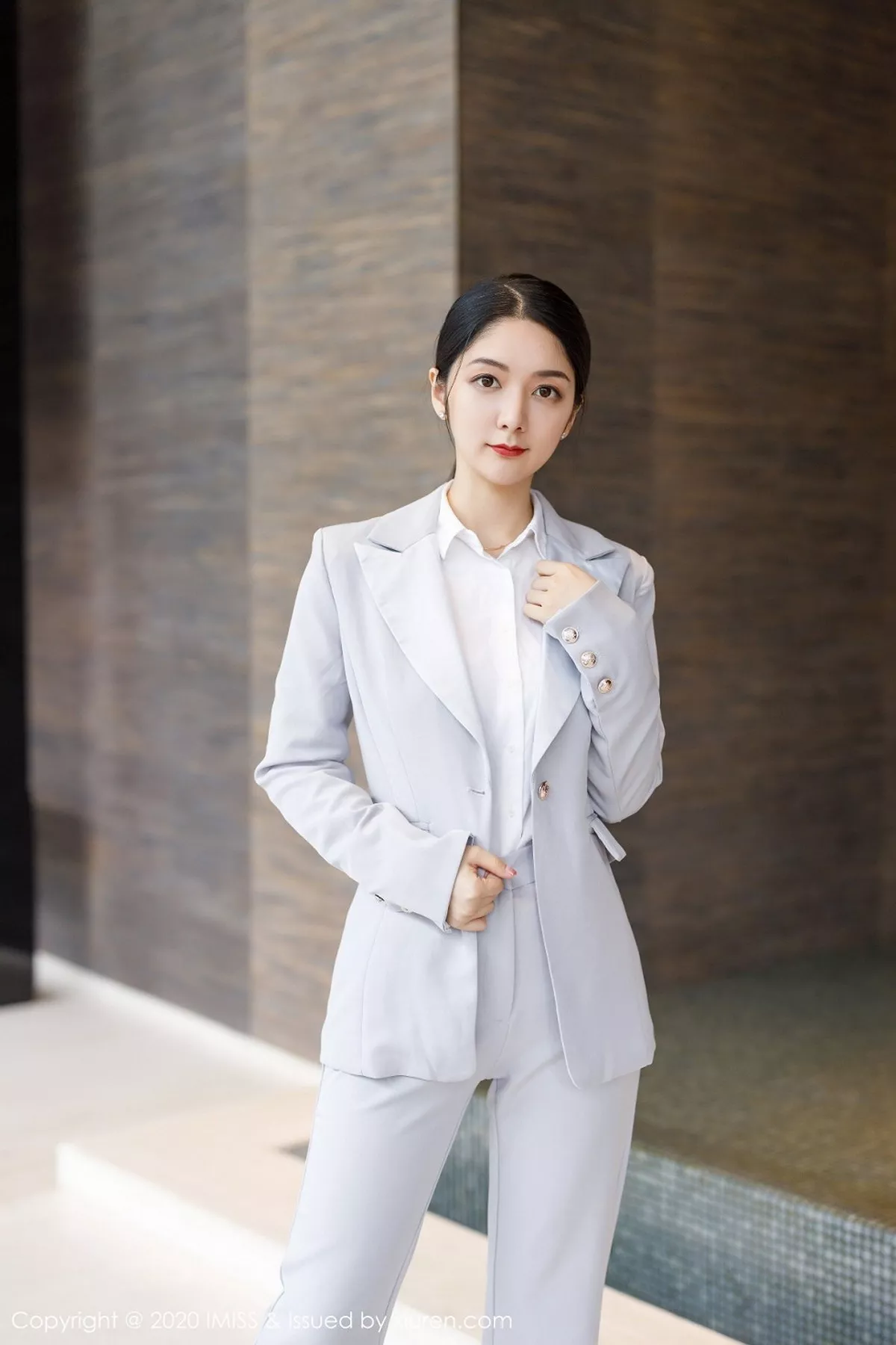 秀人集.com_[IMISS爱蜜社]Vol.483_女神@Angela小热巴飒爽干练西装半脱露性感内衣诱惑写真58P