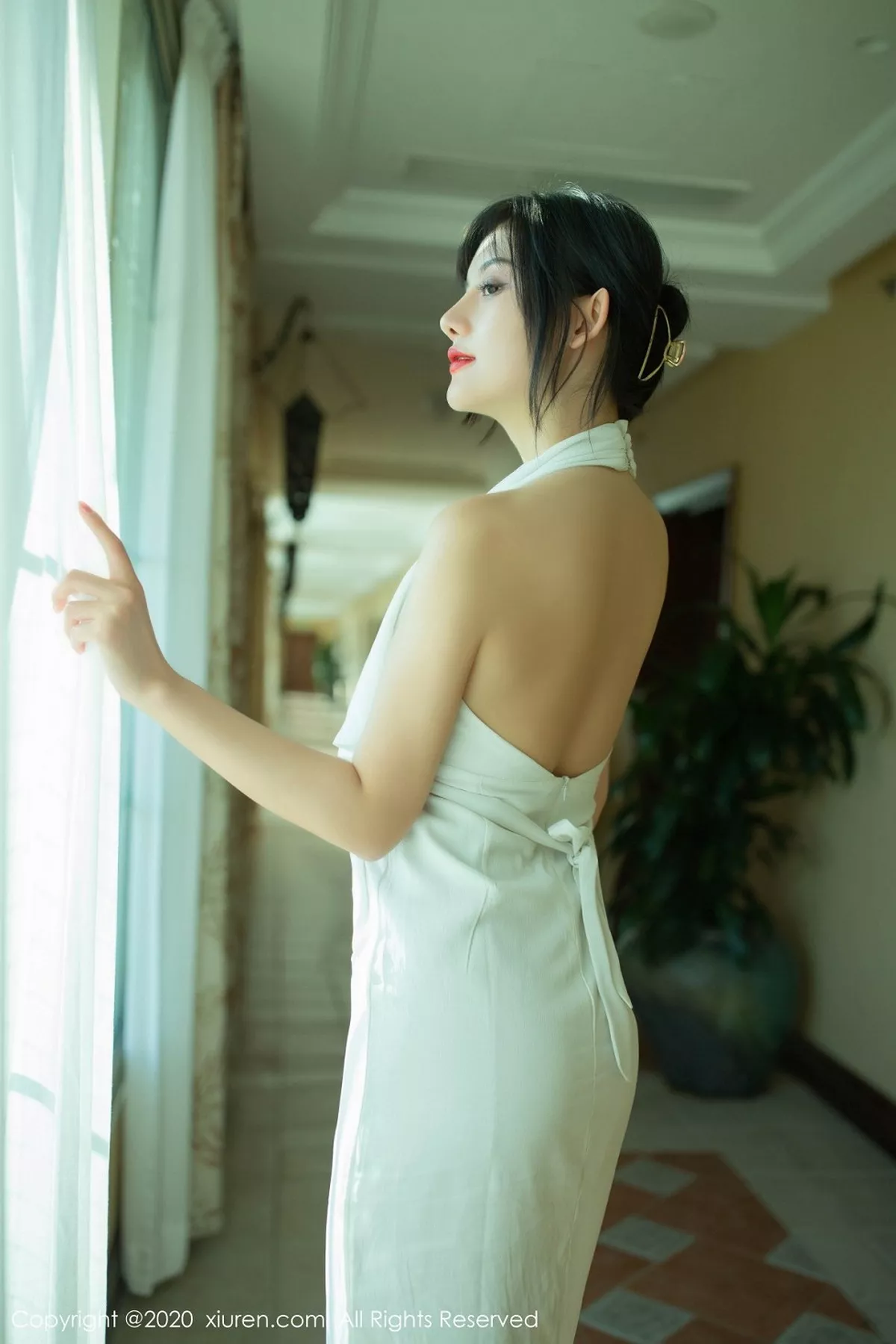 秀人集.com_[XiuRen秀人网]No.2389_女神就是阿朱啊东欧旅拍私房脱长裙露无内肉丝裤袜撩人诱惑写真68P