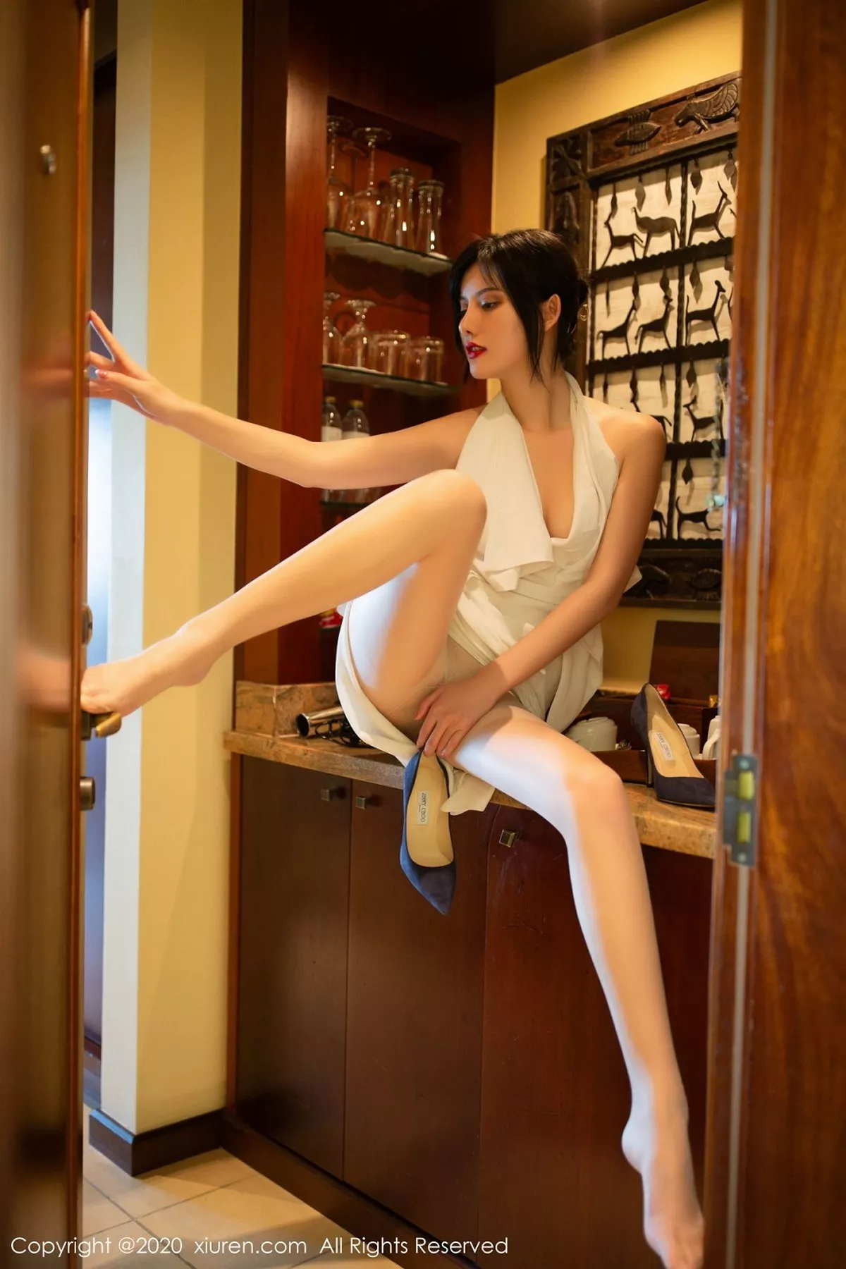 秀人集.com_[XiuRen秀人网]No.2389_女神就是阿朱啊东欧旅拍私房脱长裙露无内肉丝裤袜撩人诱惑写真68P