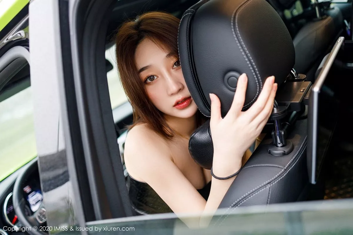 秀人集.com_[IMISS爱蜜社]Vol.487_嫩模九月生车拍系列性感黑皮裙配吊带丝袜极致魅惑写真76P