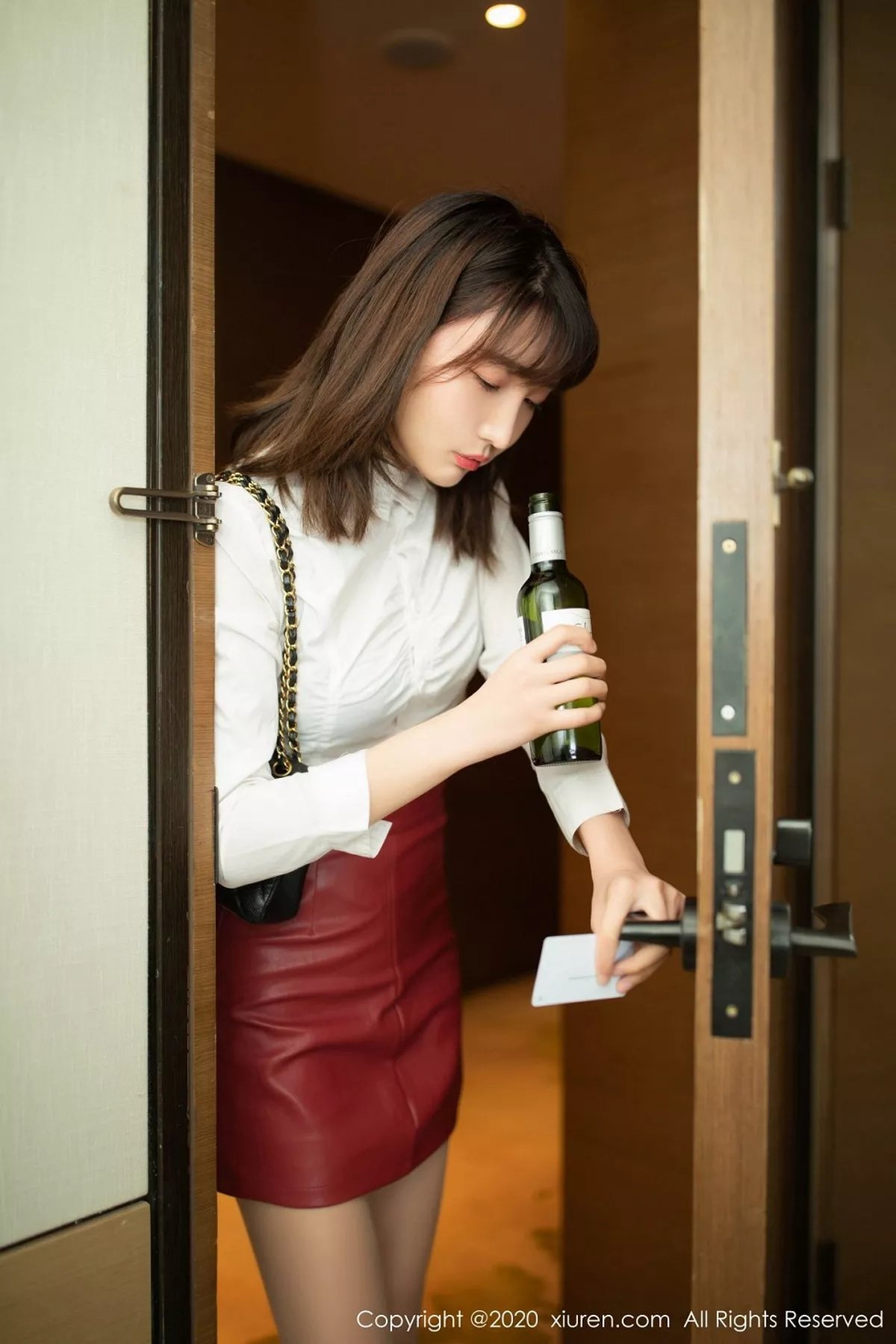 秀人集.com_[XiuRen秀人网]No.2393_嫩模陆萱萱乌镇+太湖旅拍剧情酒后女孩主题无内肉丝裤袜诱惑写真73P