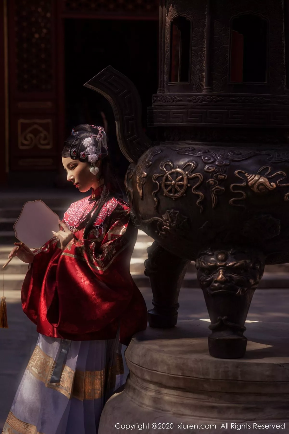 秀人集.com_[XiuRen秀人网]No.2395_嫩模小蛮妖Yummy私房黑色缕空透明旗袍配黑丝裤袜诱惑写真85P