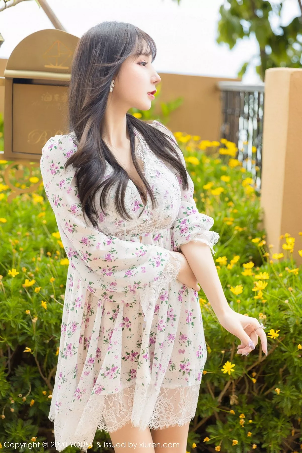 秀人集.com_[YouMi尤蜜荟]Vol.500_女神周于希Sandy大理旅拍小碎花裙子半脱秀完美身材诱惑写真58P