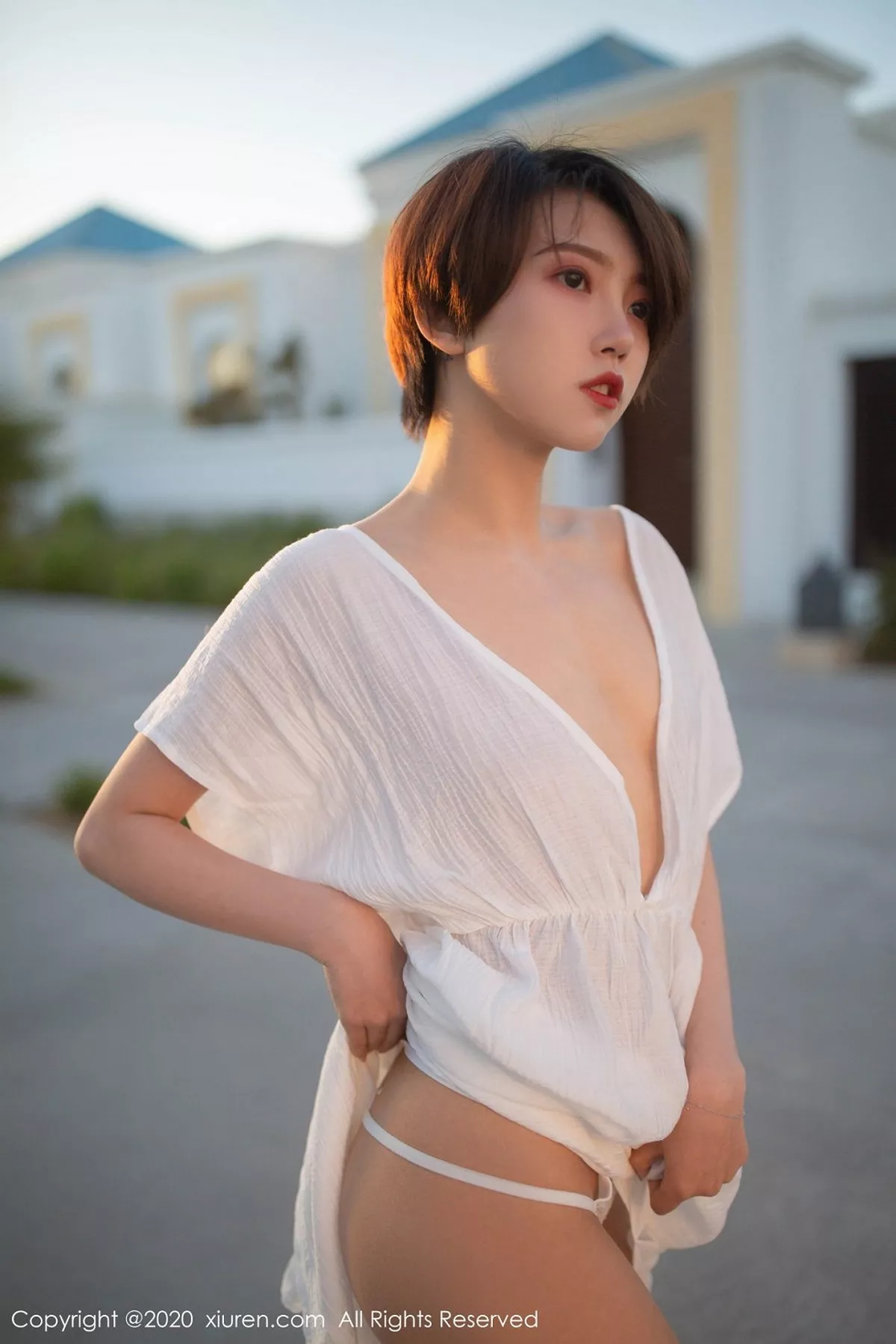 秀人集.com_[XiuRen秀人网]No.2405_嫩模冯木木LRIS户外白色睡衣+私房白色蕾丝内衣惹火诱惑写真82P