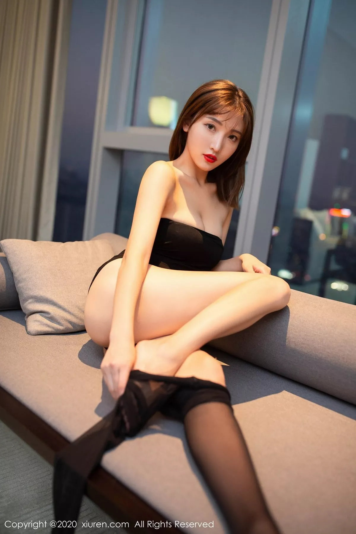 秀人集.com_[XiuRen秀人网]No.2410_嫩模陆萱萱黑色抹胸内衣主题私房黑丝裤袜秀完美身材诱惑写真71P