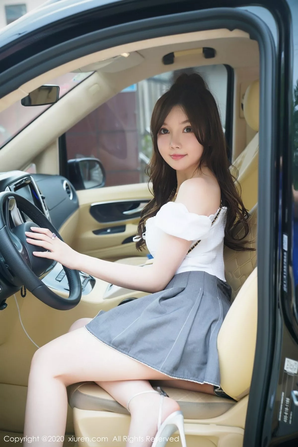 秀人集.com_[XiuRen秀人网]No.2408_女神糯美子Mini商务车车拍主题性感短裙秀火辣身材诱惑写真71P