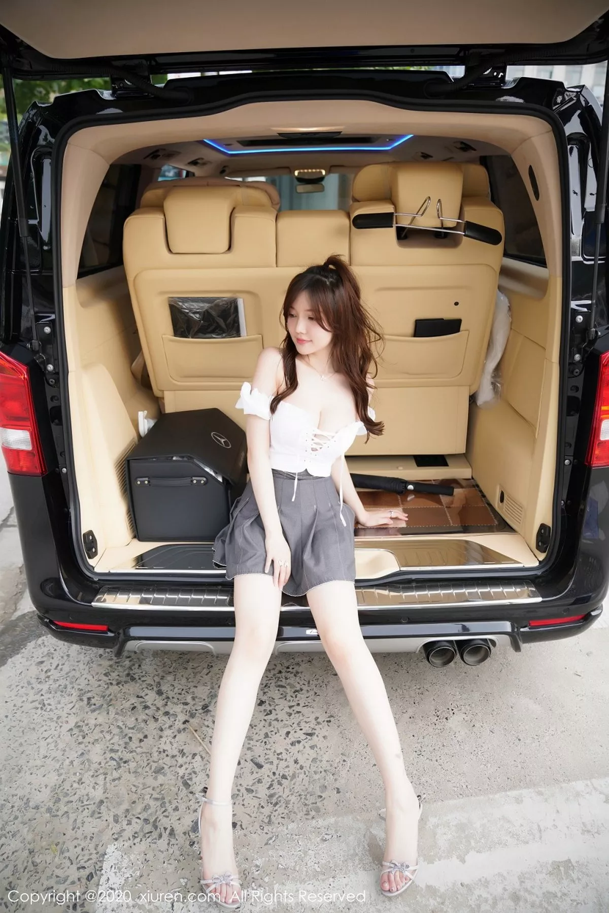 秀人集.com_[XiuRen秀人网]No.2408_女神糯美子Mini商务车车拍主题性感短裙秀火辣身材诱惑写真71P