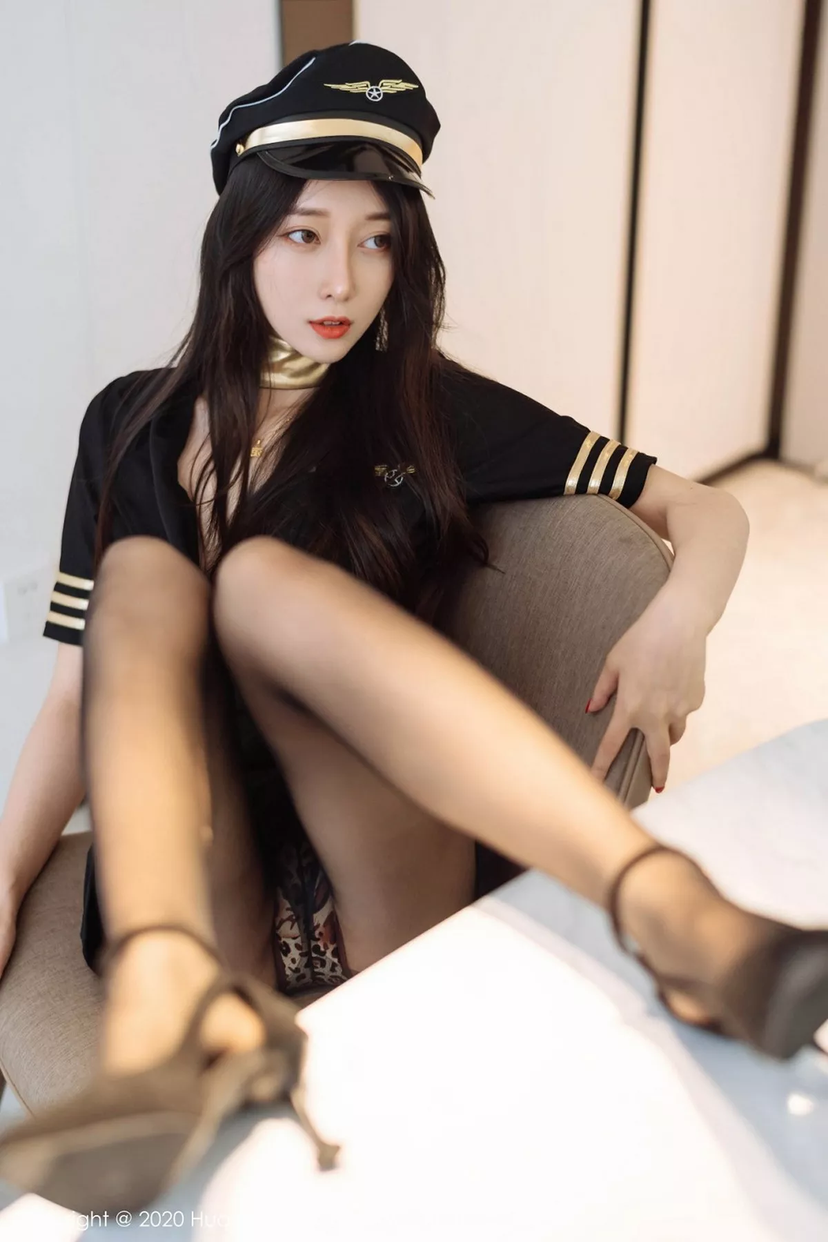 秀人集.com_[HuaYang花漾]Vol.269_嫩模玥儿玥er机长制服主题黑丝裤袜秀豹纹内裤极致诱惑写真73P