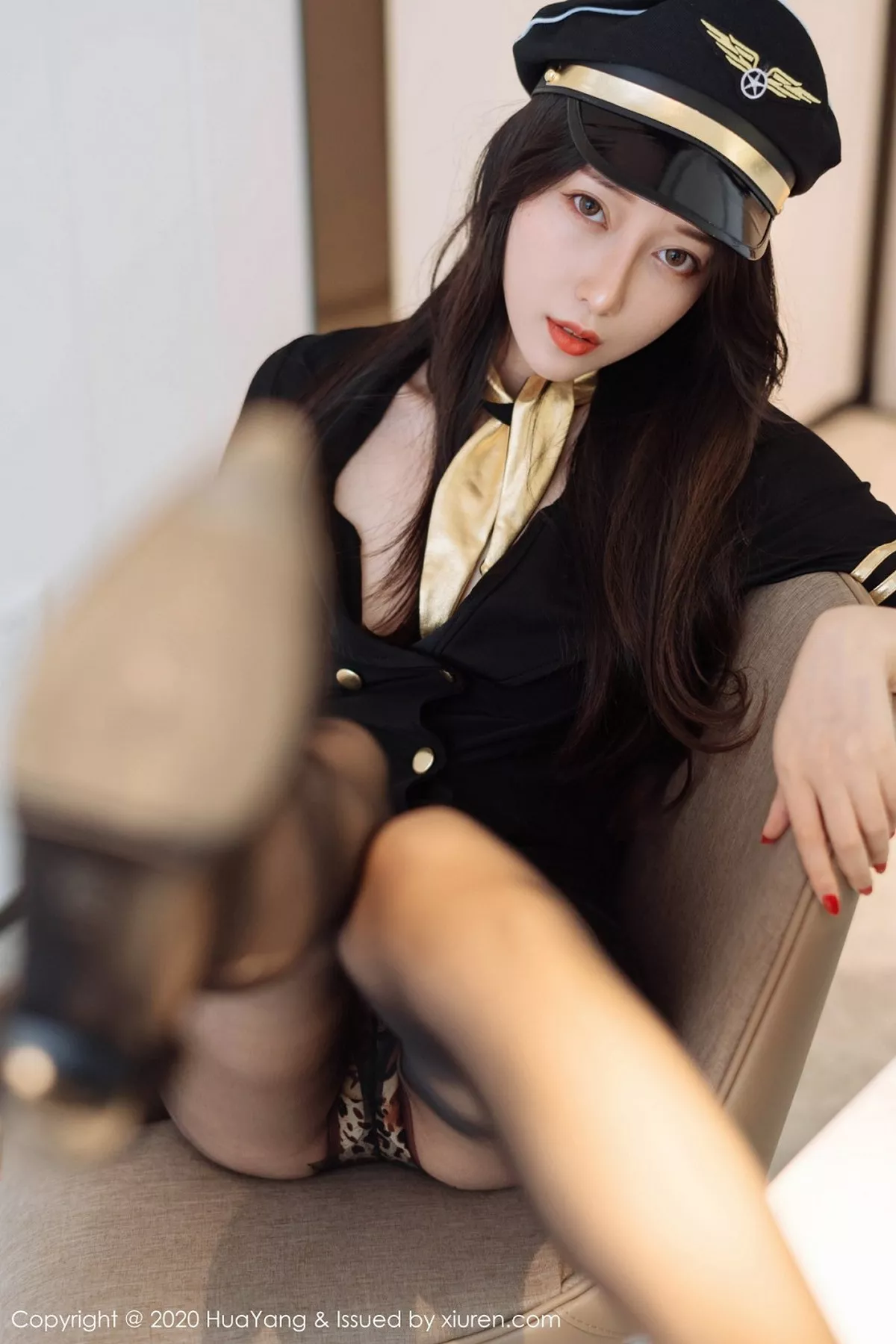 秀人集.com_[HuaYang花漾]Vol.269_嫩模玥儿玥er机长制服主题黑丝裤袜秀豹纹内裤极致诱惑写真73P