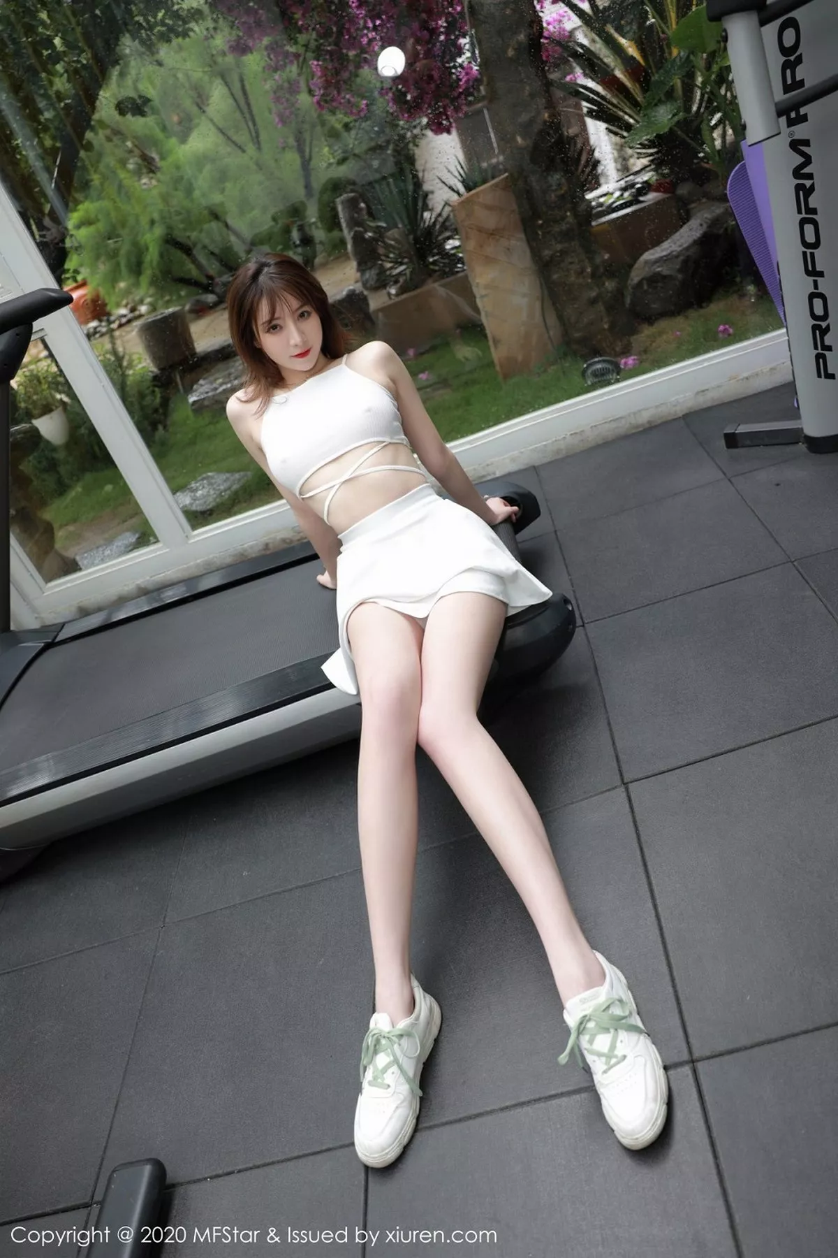 秀人集.com_[MFStar模范学院]Vol.364_嫩模yoo优优大理旅拍健身房白色短裙吊带妩媚诱惑写真56P