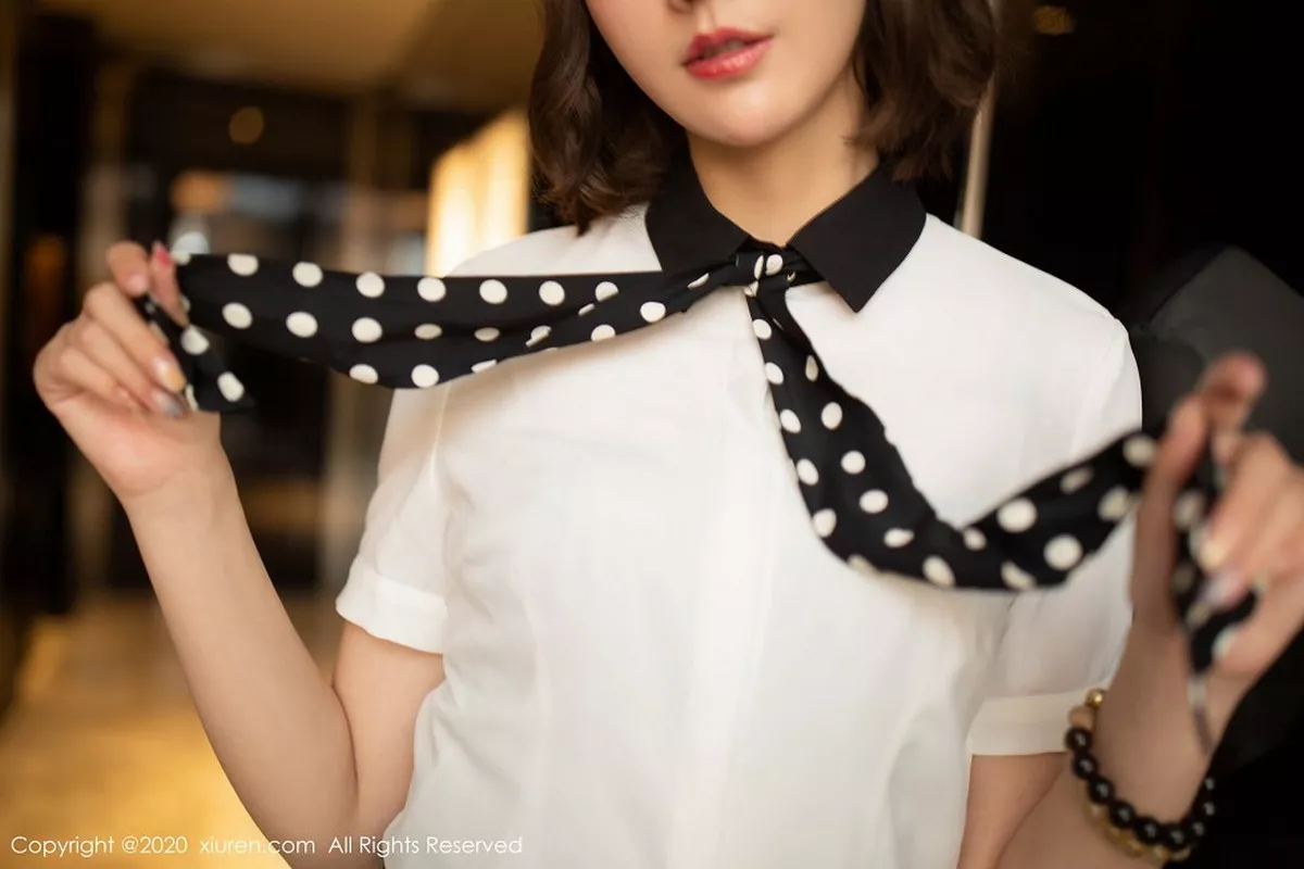 秀人集.com_[XiuRen秀人网]No.2422_气质女神艺轩宝丽嘉0系列主题黑色内衣配黑丝裤袜完美诱惑写真93P