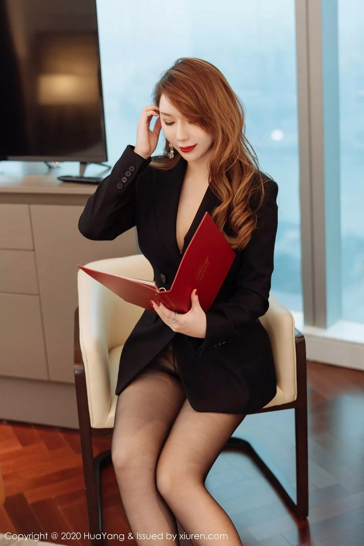 秀人集.com_[HuaYang花漾]Vol.260_女神Egg-尤妮丝私房制服半脱秀情趣内衣露豪乳极致诱惑写真45P