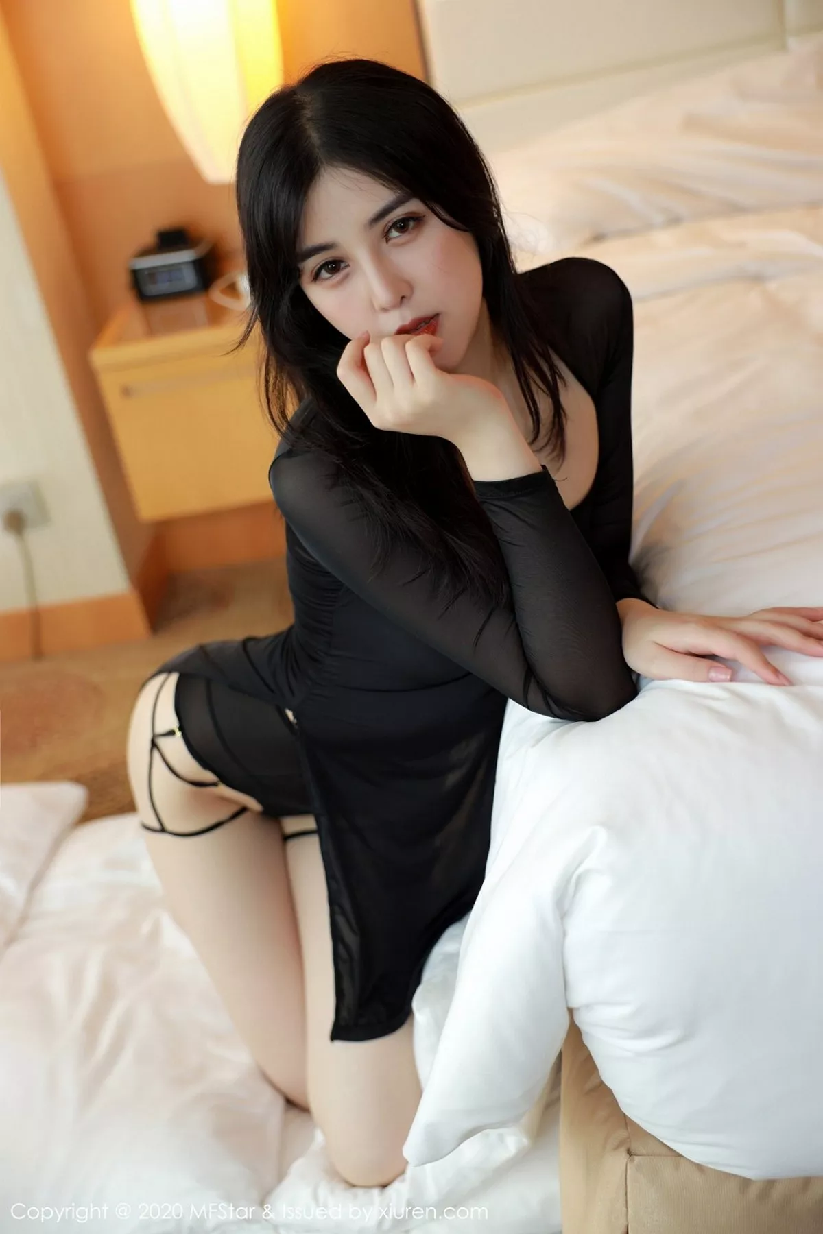 秀人集.com_[MFStar模范学院]Vol.352_嫩模韩静安私房黑色系情趣内衣秀白嫩肌肤诱惑写真48P