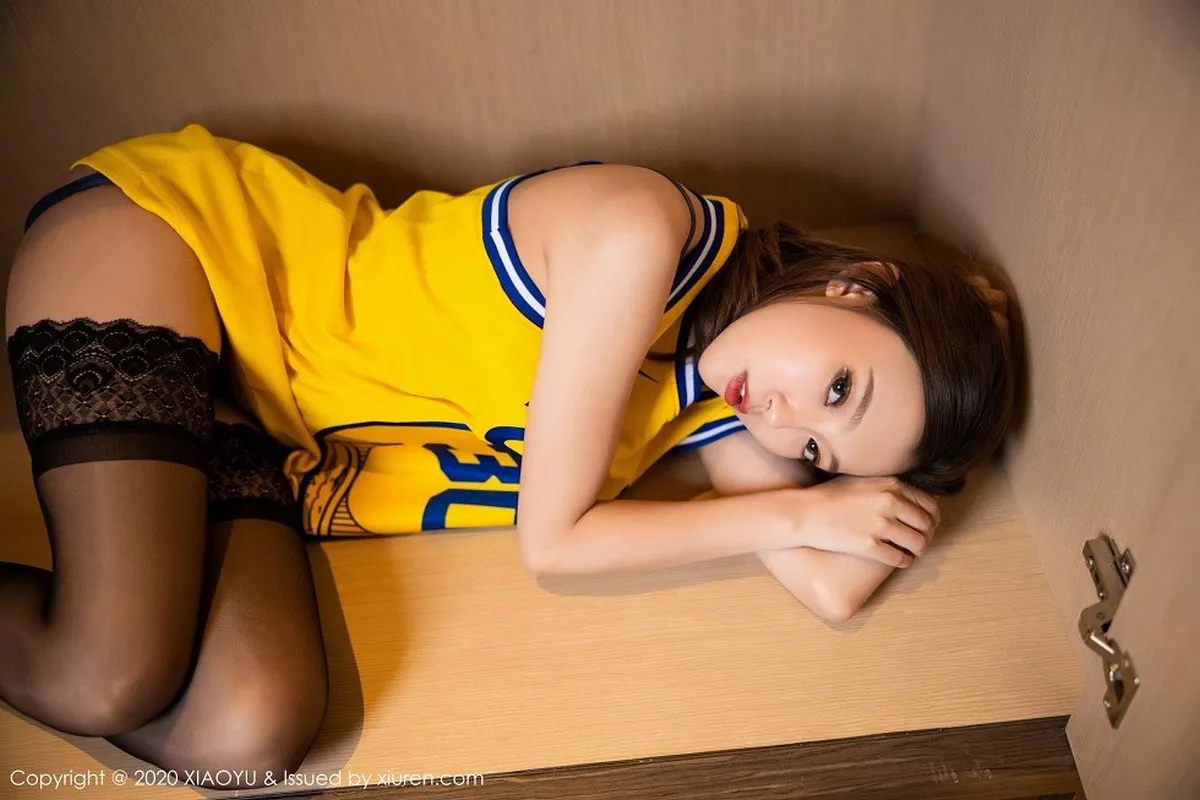 秀人集.com_[XiaoYu画语界]Vol.346_女神冯木木LRIS宽大篮球服配黑色蕾丝袜极致魅惑写真47P