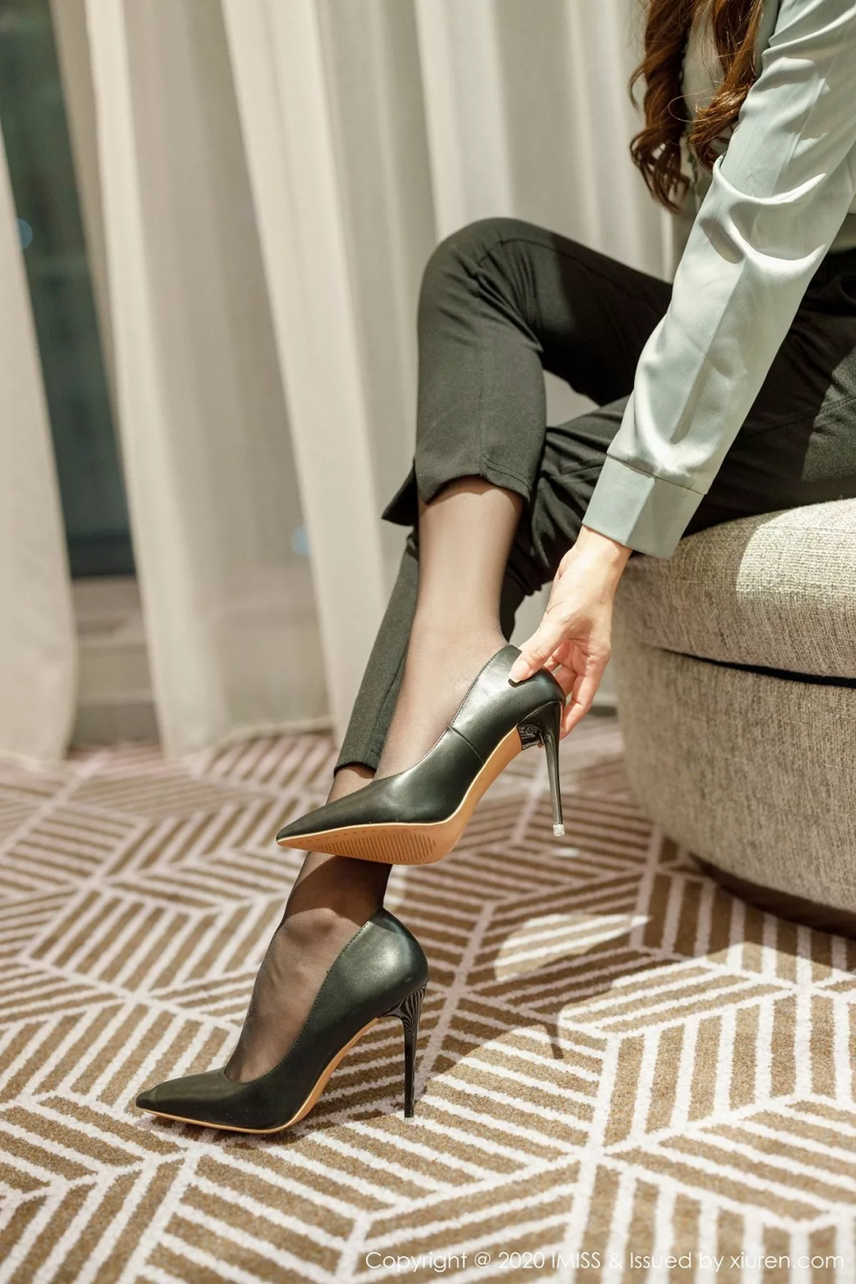 秀人集.com_[IMISS爱蜜社]Vol.492_气质女神Lavinia肉私房脱典雅服饰露性感内衣完美身材诱惑写真57P