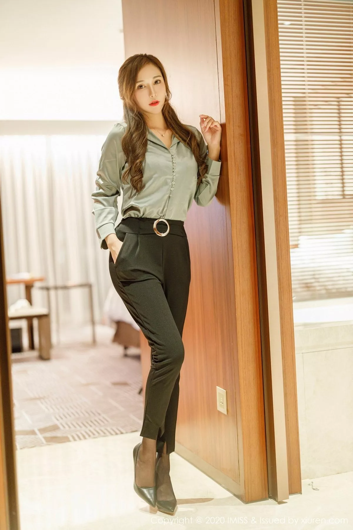 秀人集.com_[IMISS爱蜜社]Vol.492_气质女神Lavinia肉私房脱典雅服饰露性感内衣完美身材诱惑写真57P