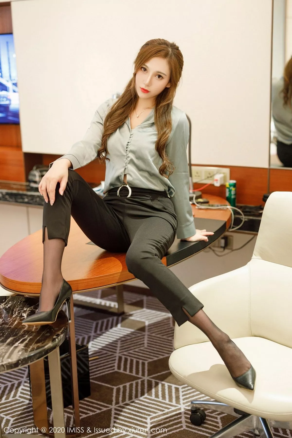 秀人集.com_[IMISS爱蜜社]Vol.492_气质女神Lavinia肉私房脱典雅服饰露性感内衣完美身材诱惑写真57P