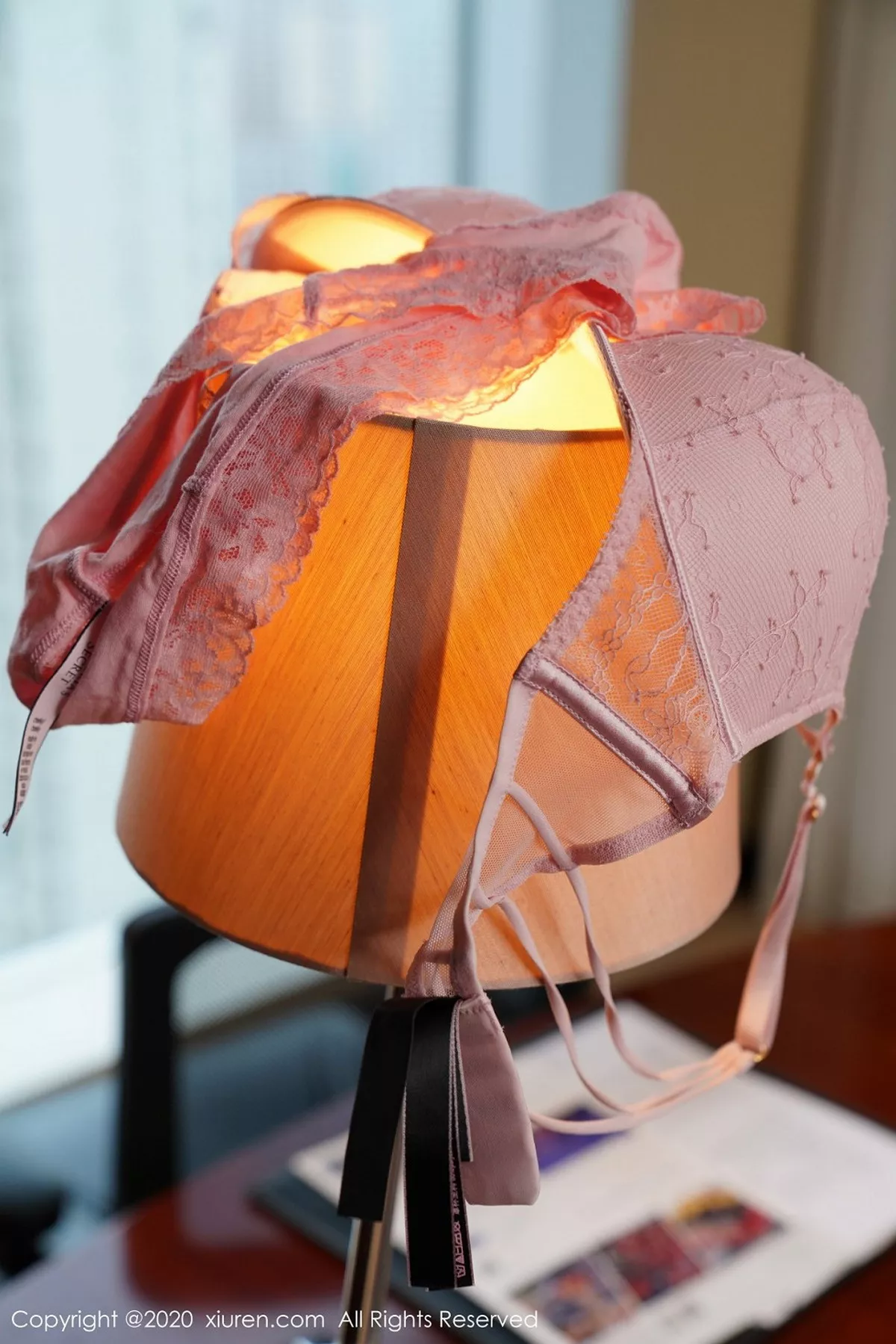 秀人集.com_[XiuRen秀人网]No.2437_嫩模诗诗kiki脱性感白衬衣露粉色内衣黑丝裤袜撩人诱惑写真45P