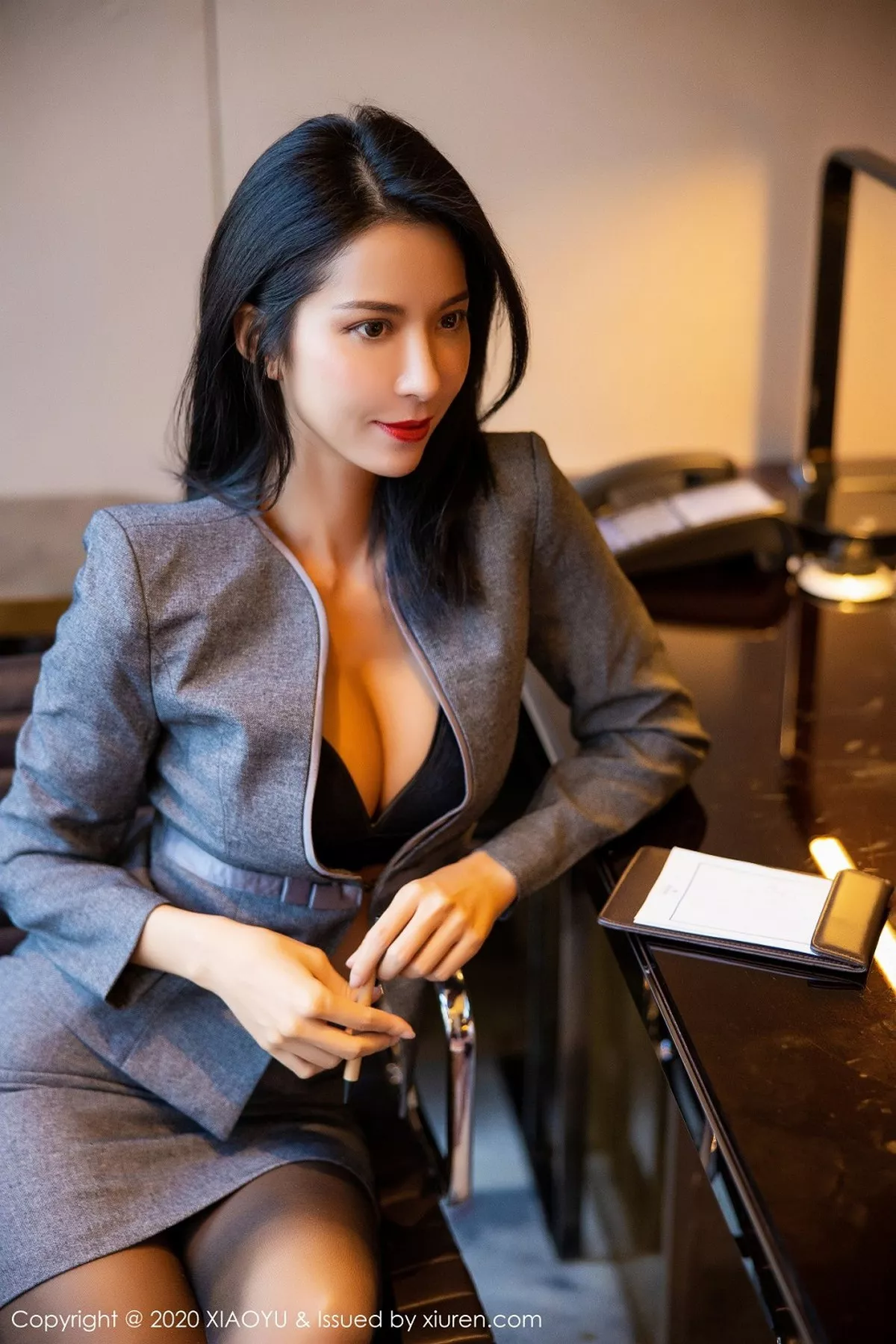 秀人集.com_[XiaoYu画语界]Vol.347_气质女神Carry私人管家主题脱职业装露黑丝裤袜极致诱惑写真81P