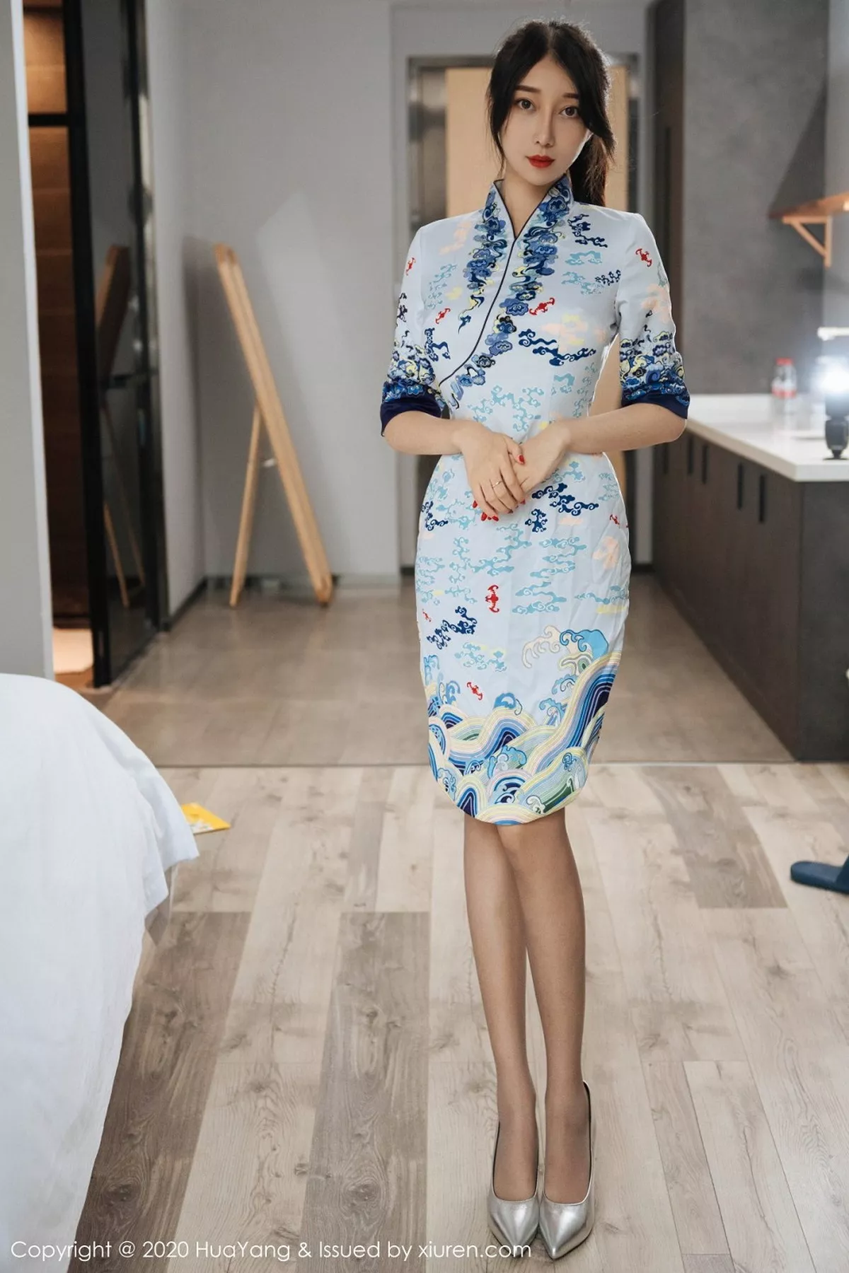 秀人集.com_[HuaYang花漾]Vol.274_嫩模玥儿玥er私房典雅旗袍半撩露豹纹内裤惹火诱惑写真72P