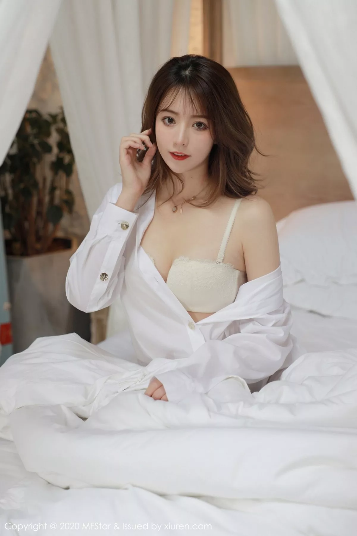 秀人集.com_[MFStar模范学院]Vol.369_嫩模yoo优优大理旅拍性感白衬衣配白丝袜秀完美身材诱惑写真64P