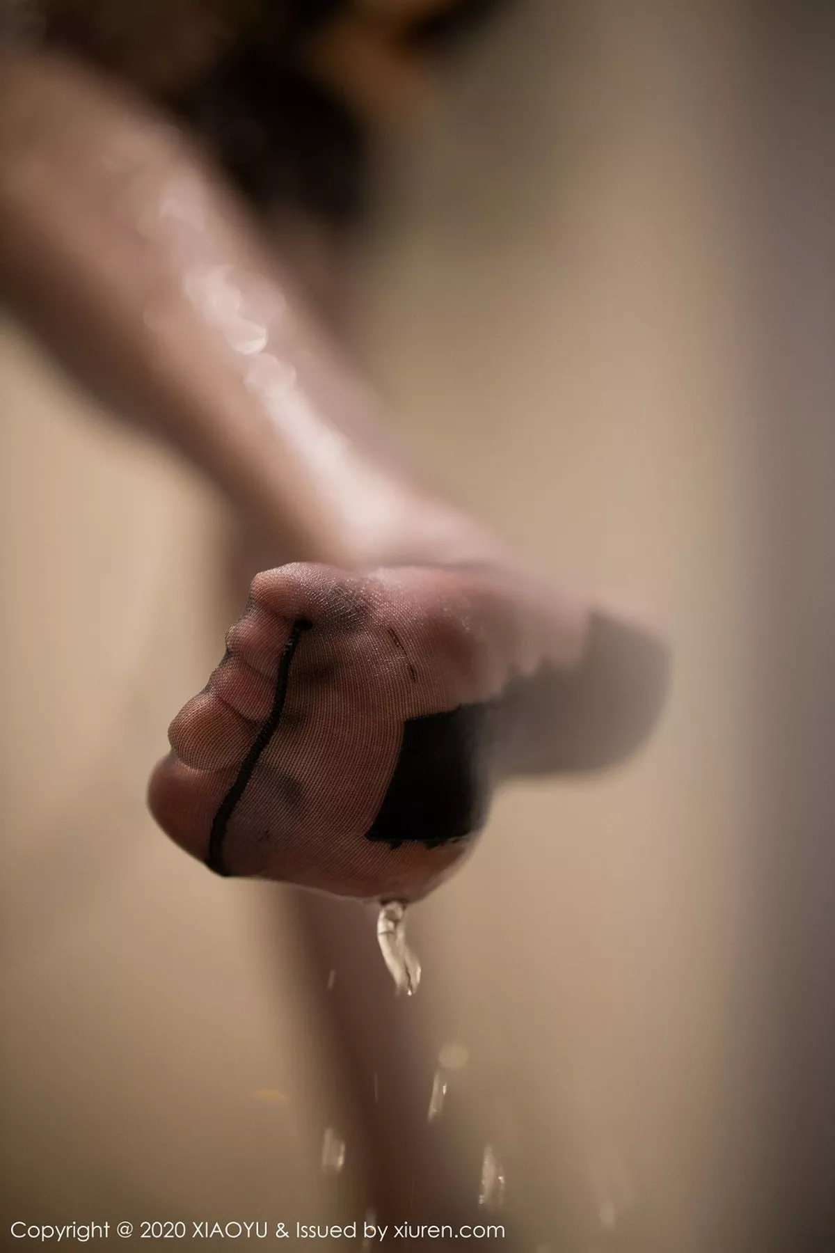 秀人集.com_[XiaoYu画语界]Vol.349_女神芝芝Booty经典眼镜OL主题浴室魅惑黑丝袜湿身诱惑写真71P